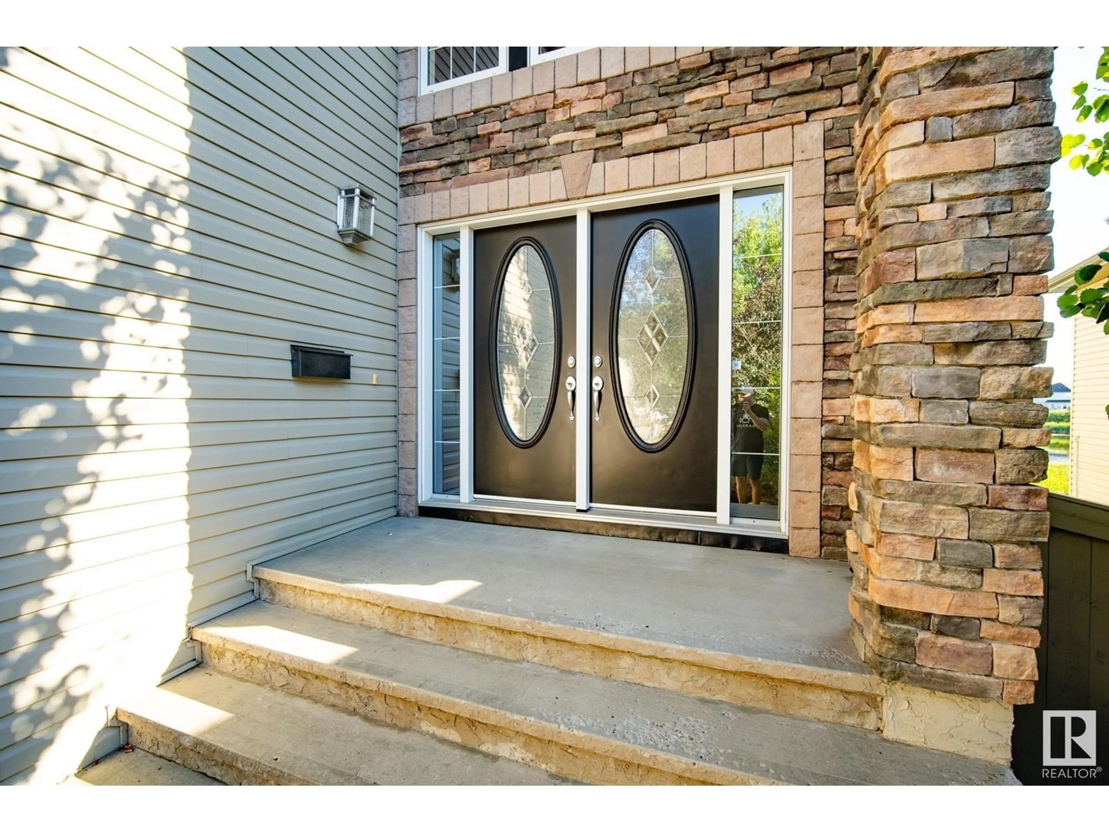 Indoor entryway, wood floors for 172 HAWKSTONE, Sherwood Park Alberta T8A6N7