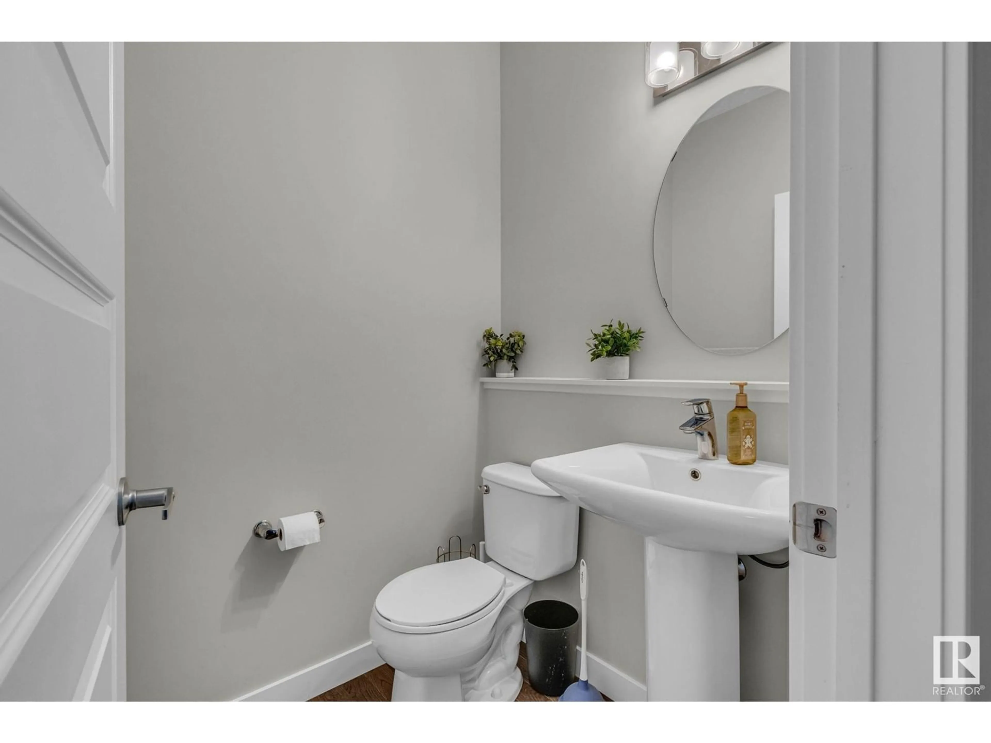 Standard bathroom for 523 MERLIN LANDING LD NW, Edmonton Alberta T5S0L9