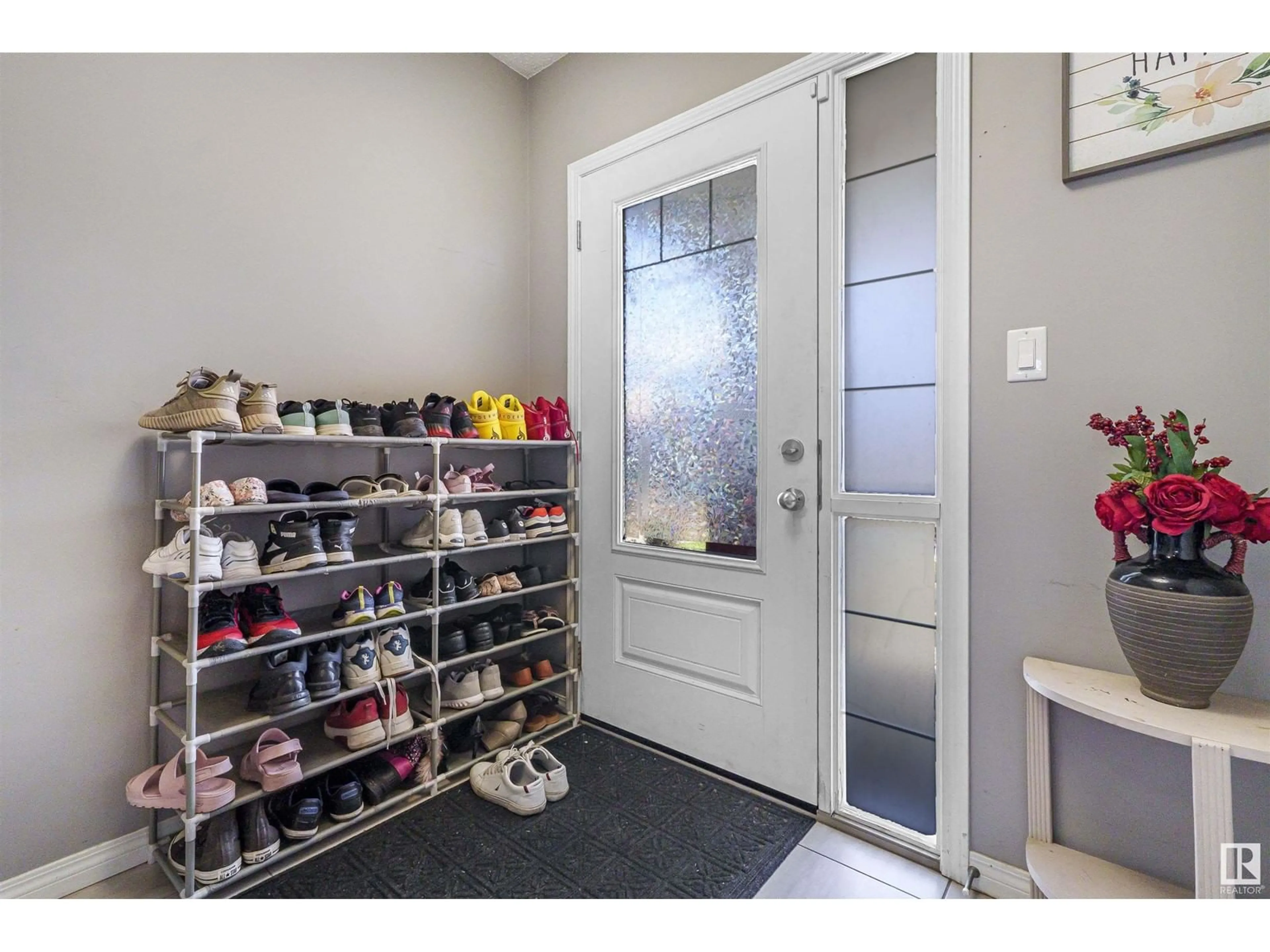 Indoor entryway for 2304 86 ST SW, Edmonton Alberta T6X2G3