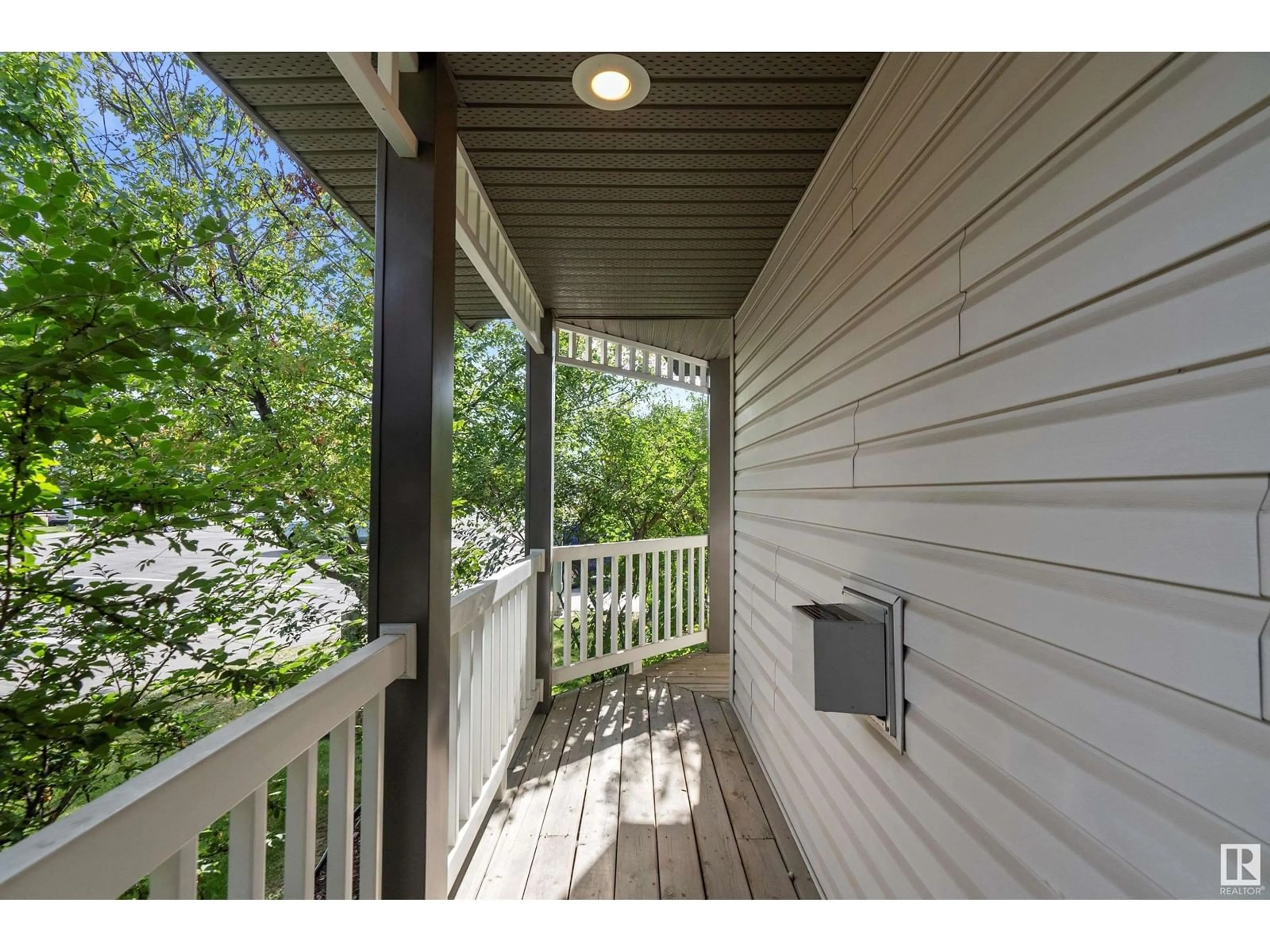 Indoor entryway, wood floors for 10906 72 AV NW, Edmonton Alberta T6G0A9