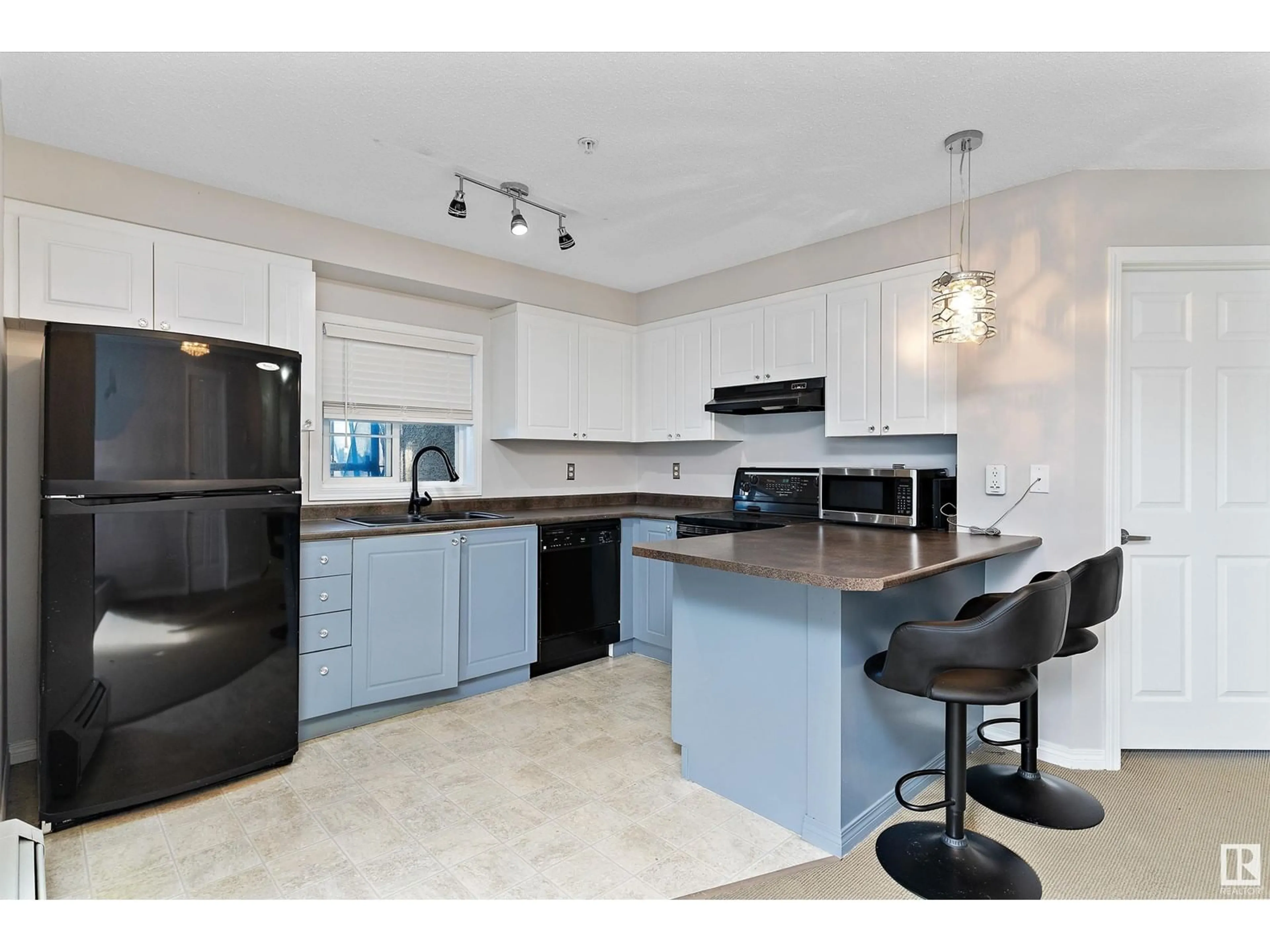 Standard kitchen for #301 622 MCALLISTER LO SW, Edmonton Alberta T6W1N2