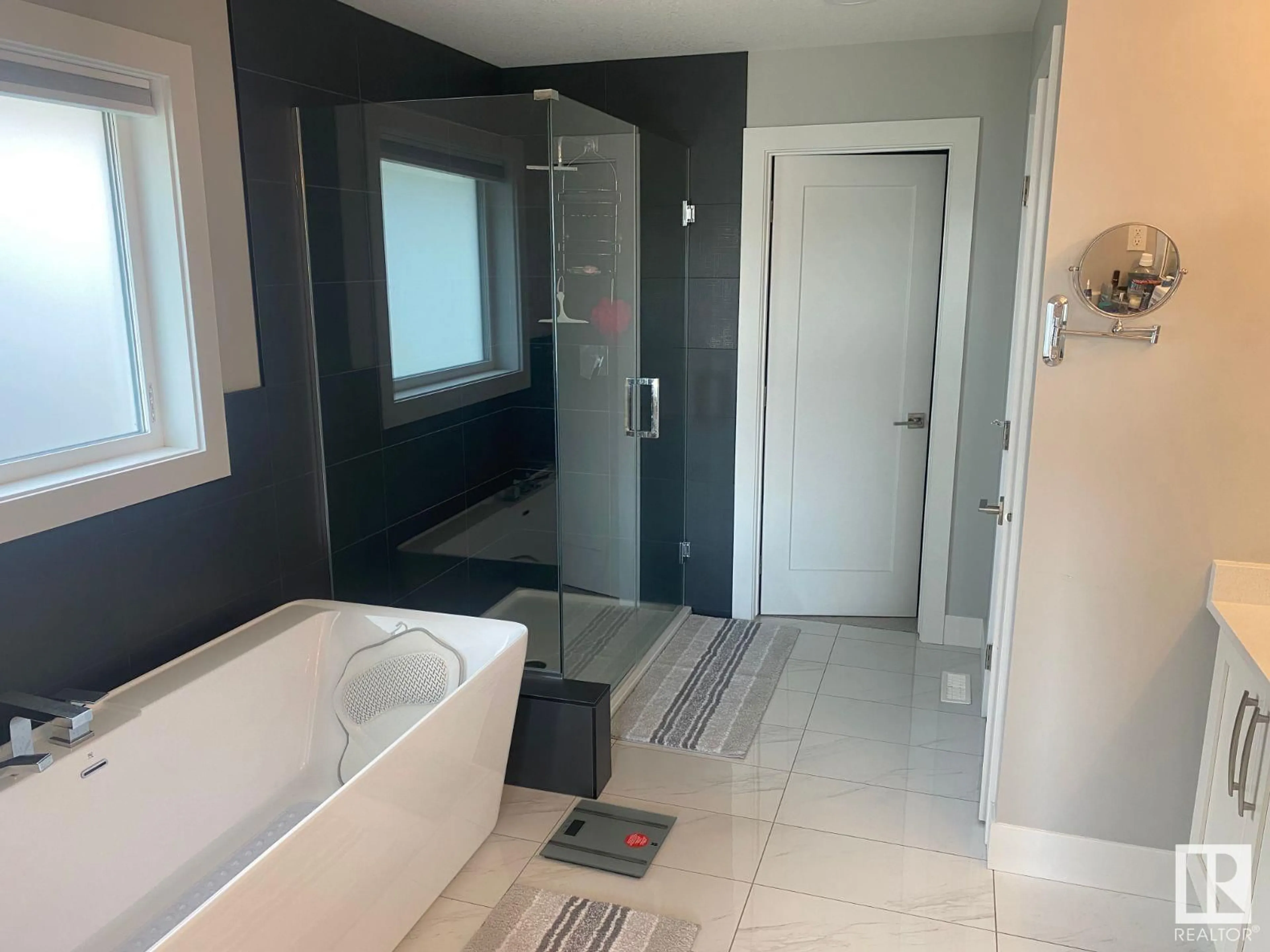 Contemporary bathroom, ceramic floors for 1351 ENRIGHT LANDING LD NW, Edmonton Alberta T6M0Y9