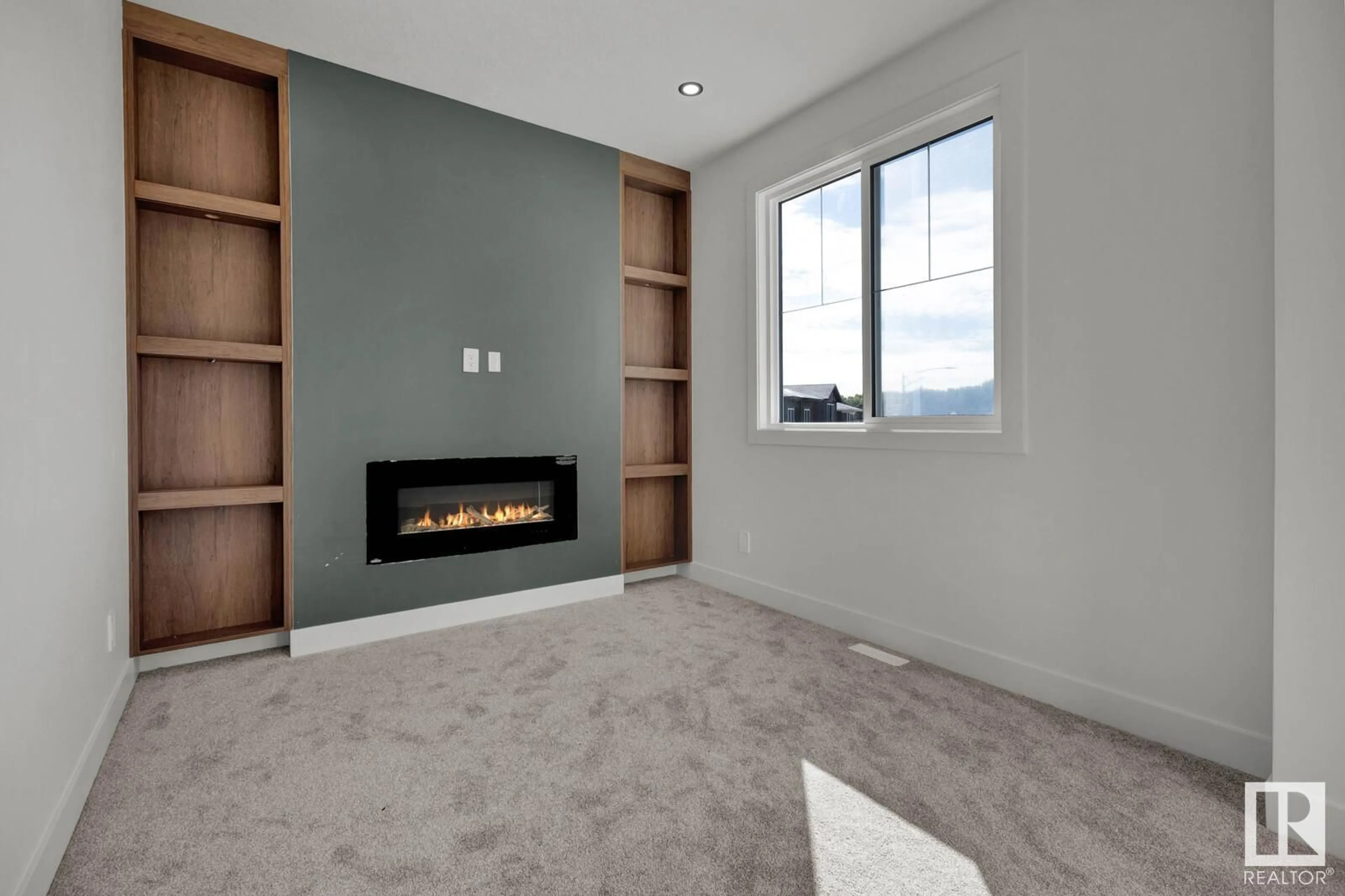 A pic of a room, carpet floors for 20912 128 AV NW, Edmonton Alberta T5S0R6