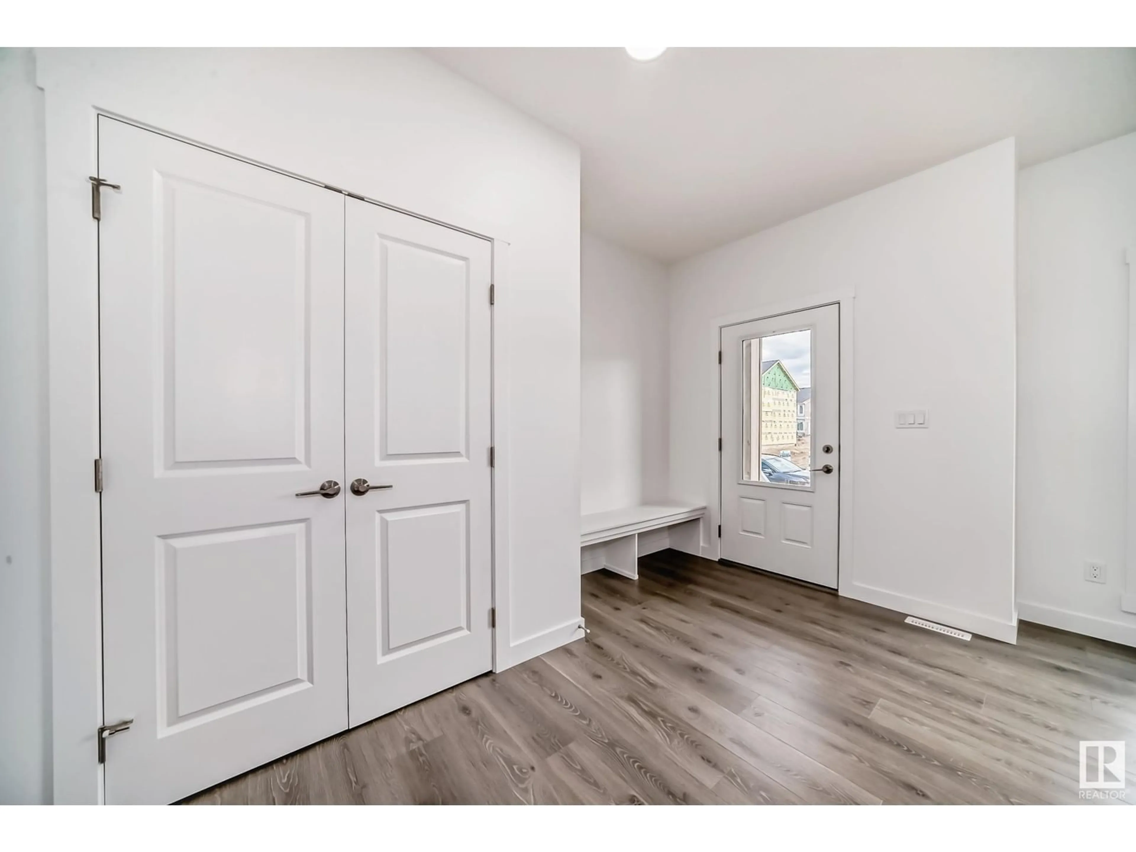 Indoor entryway, wood floors for 440 29 ST SW, Edmonton Alberta T6X3E7