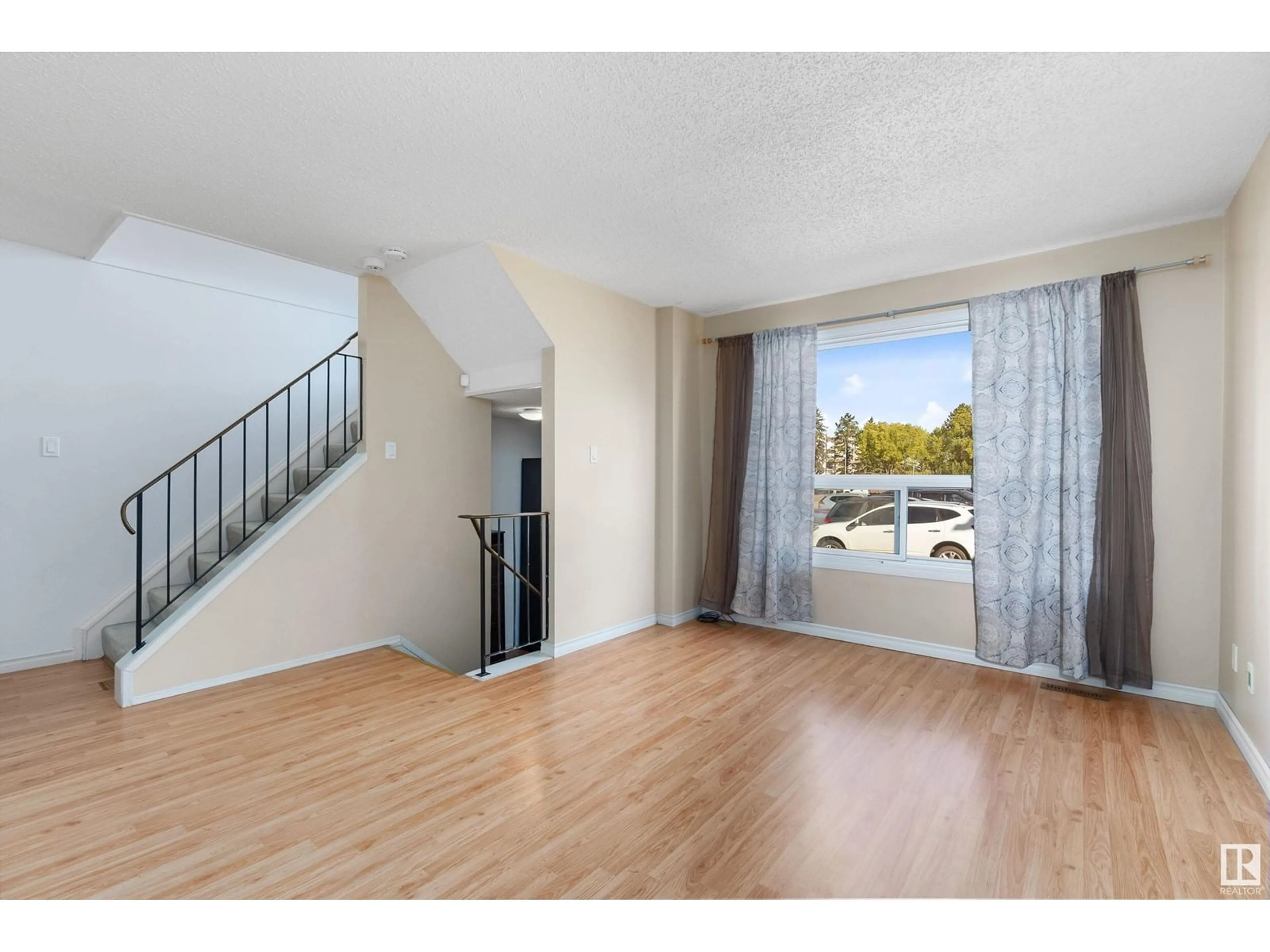 A pic of a room for 18233 93 AV NW, Edmonton Alberta T5T1V2