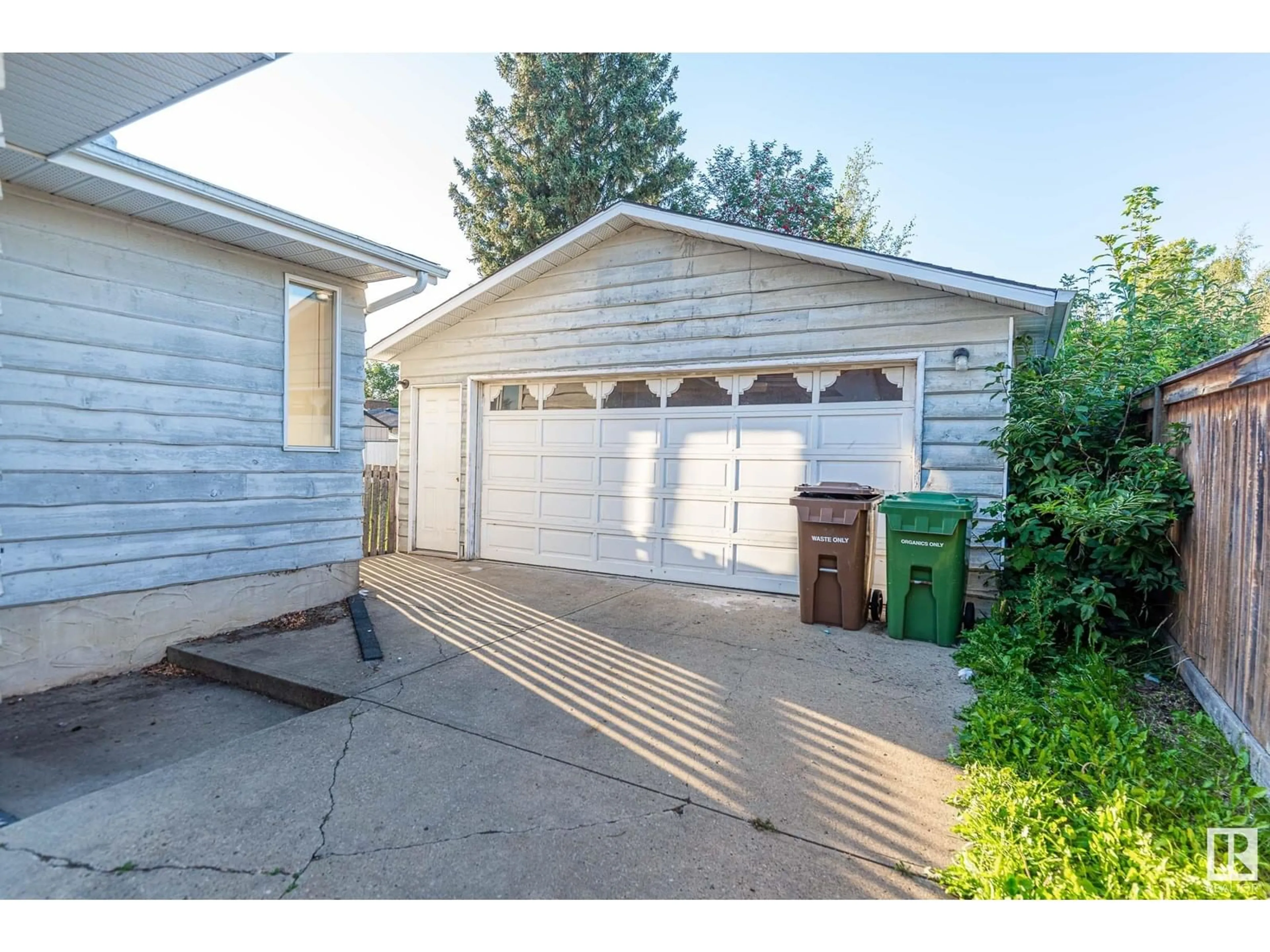 Frontside or backside of a home, the street view for 47 LINWOOD CR, St. Albert Alberta T8N1P6