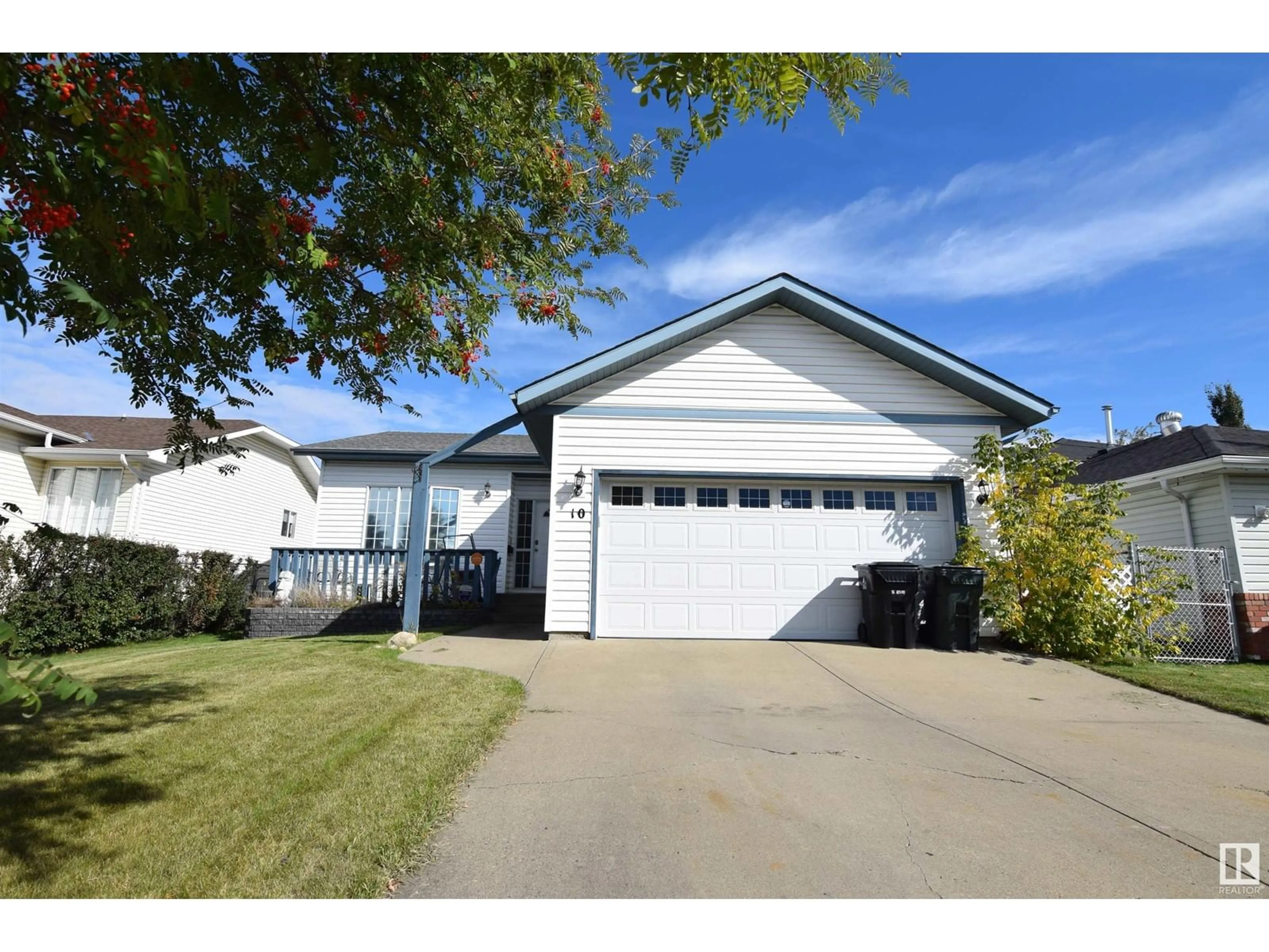 Frontside or backside of a home, the street view for 10 GRASSVIEW CR, Spruce Grove Alberta T7X3H3