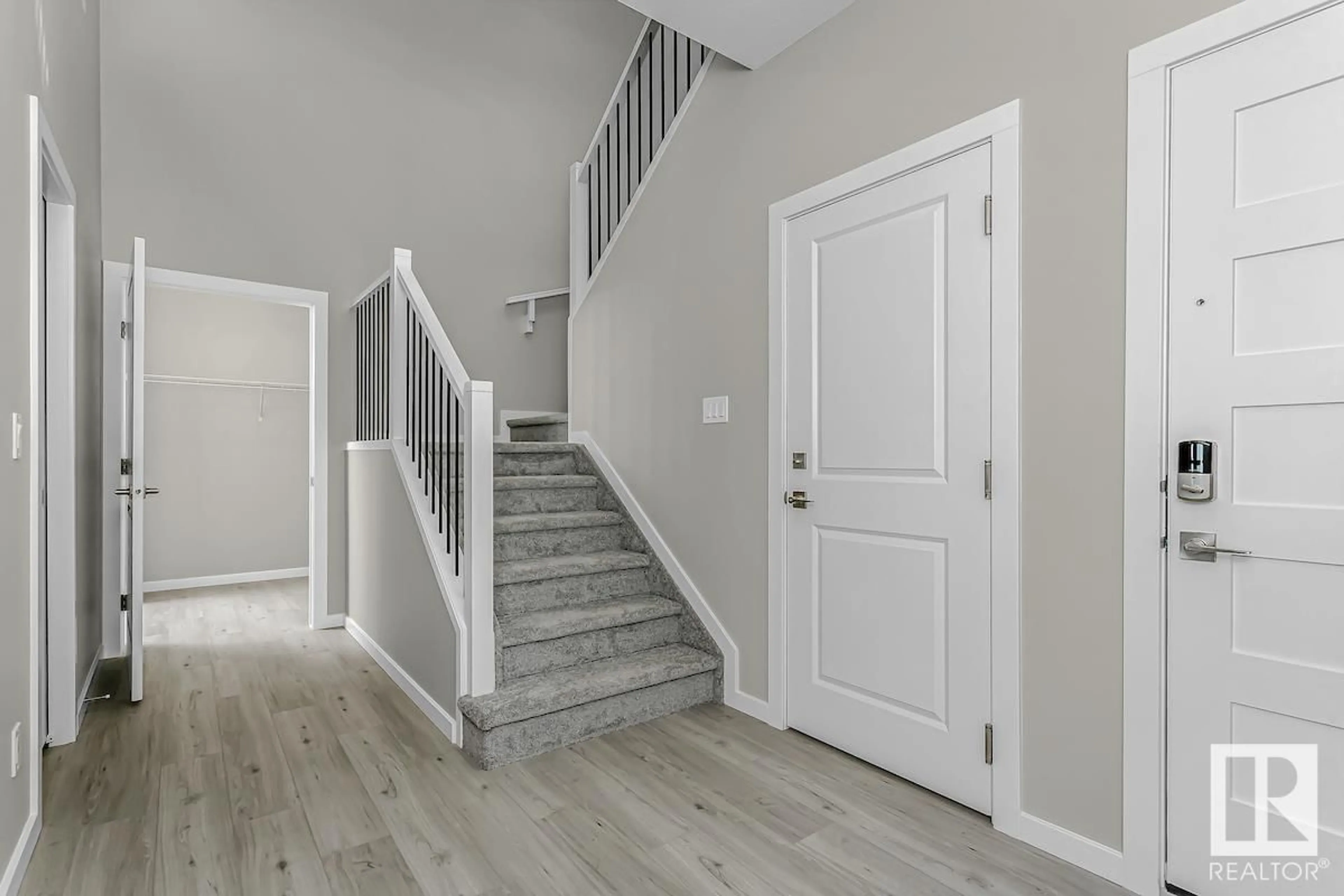 Indoor entryway, wood floors for 7324 182 AV NW, Edmonton Alberta T5Z0J1