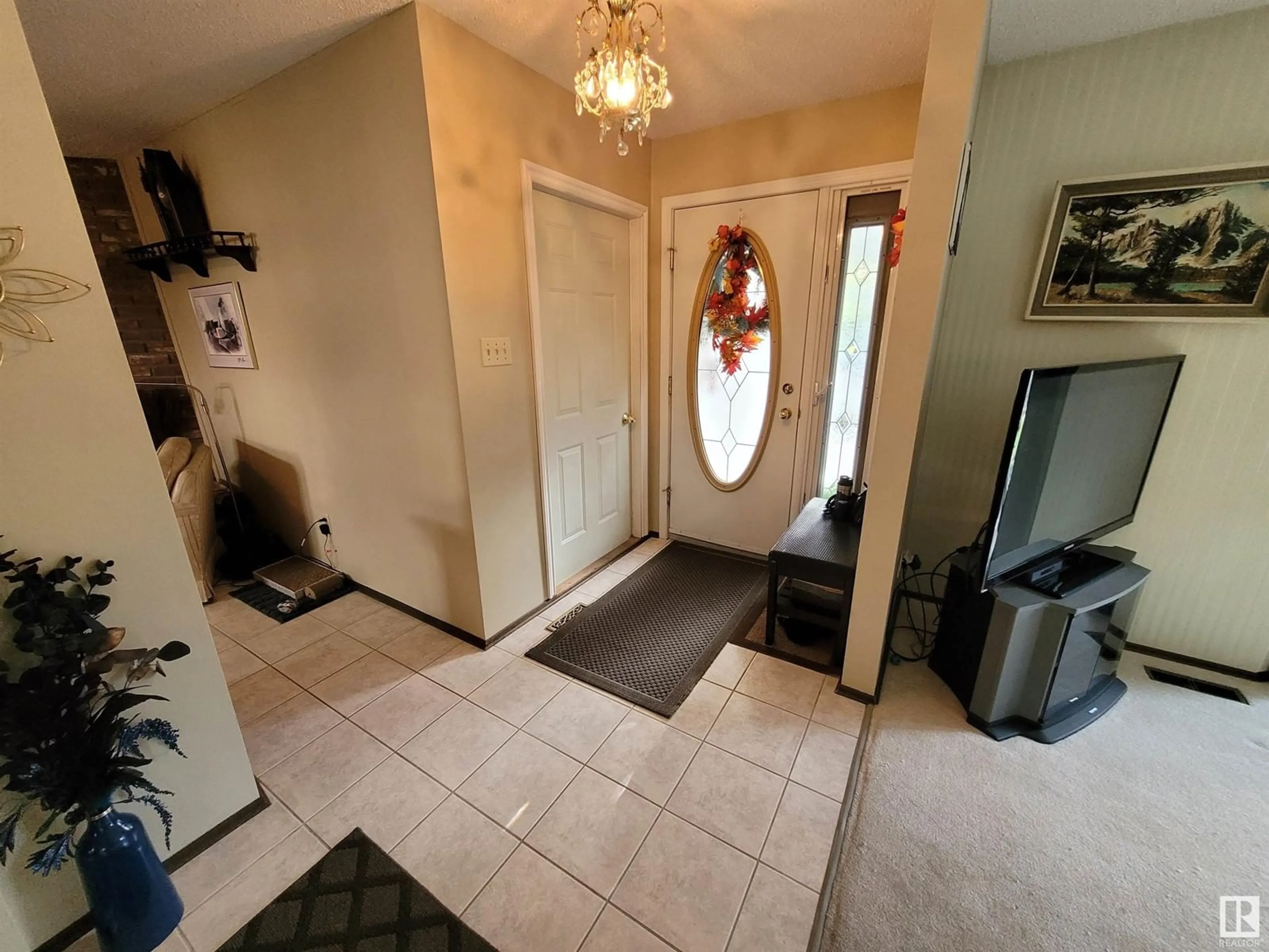 Indoor entryway, not visible floor for 10 GARCIA PL, St. Albert Alberta T8N1Z8