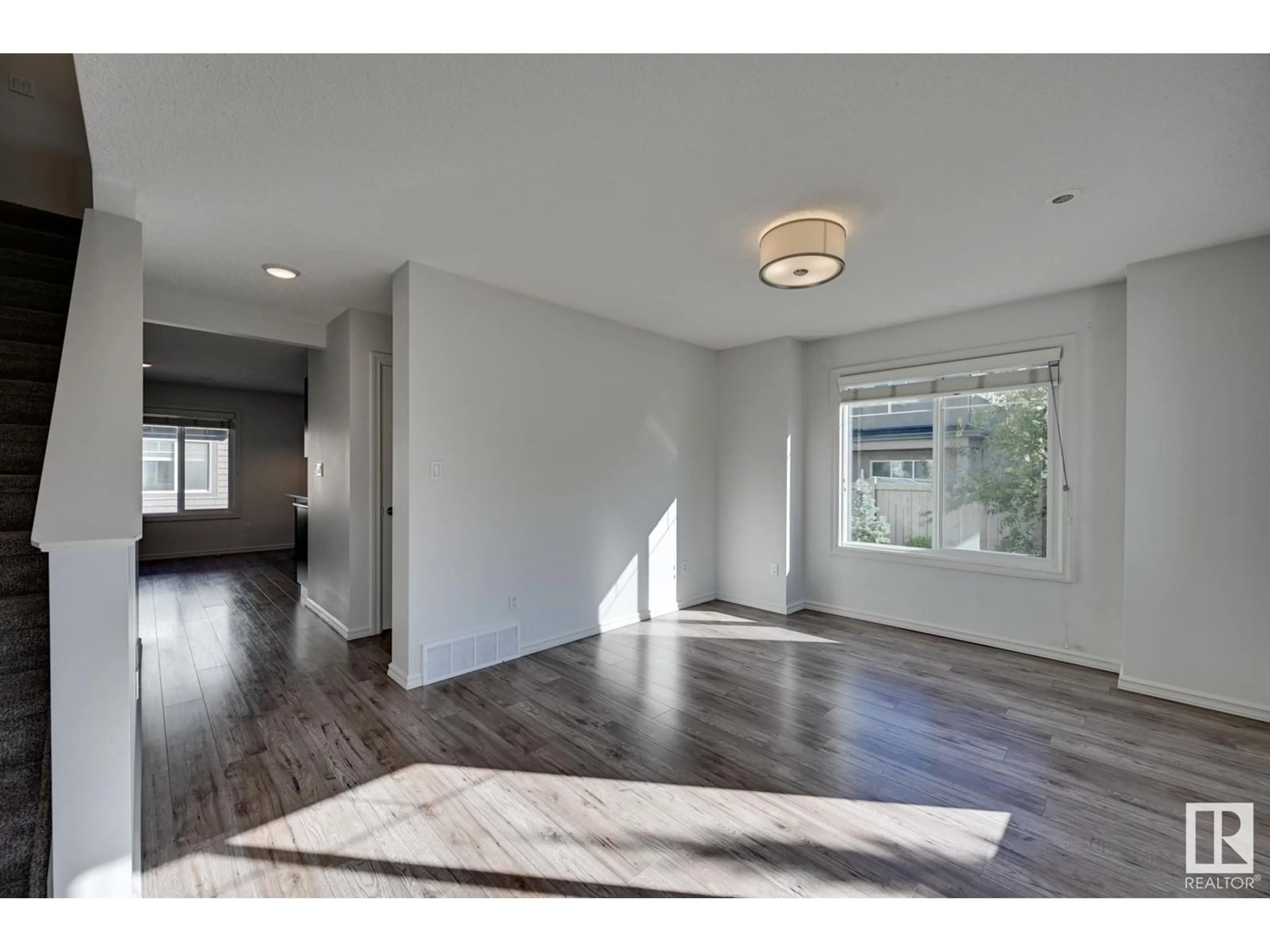 Indoor entryway, wood floors for #25 2215 24 ST NW, Edmonton Alberta T6T1A6