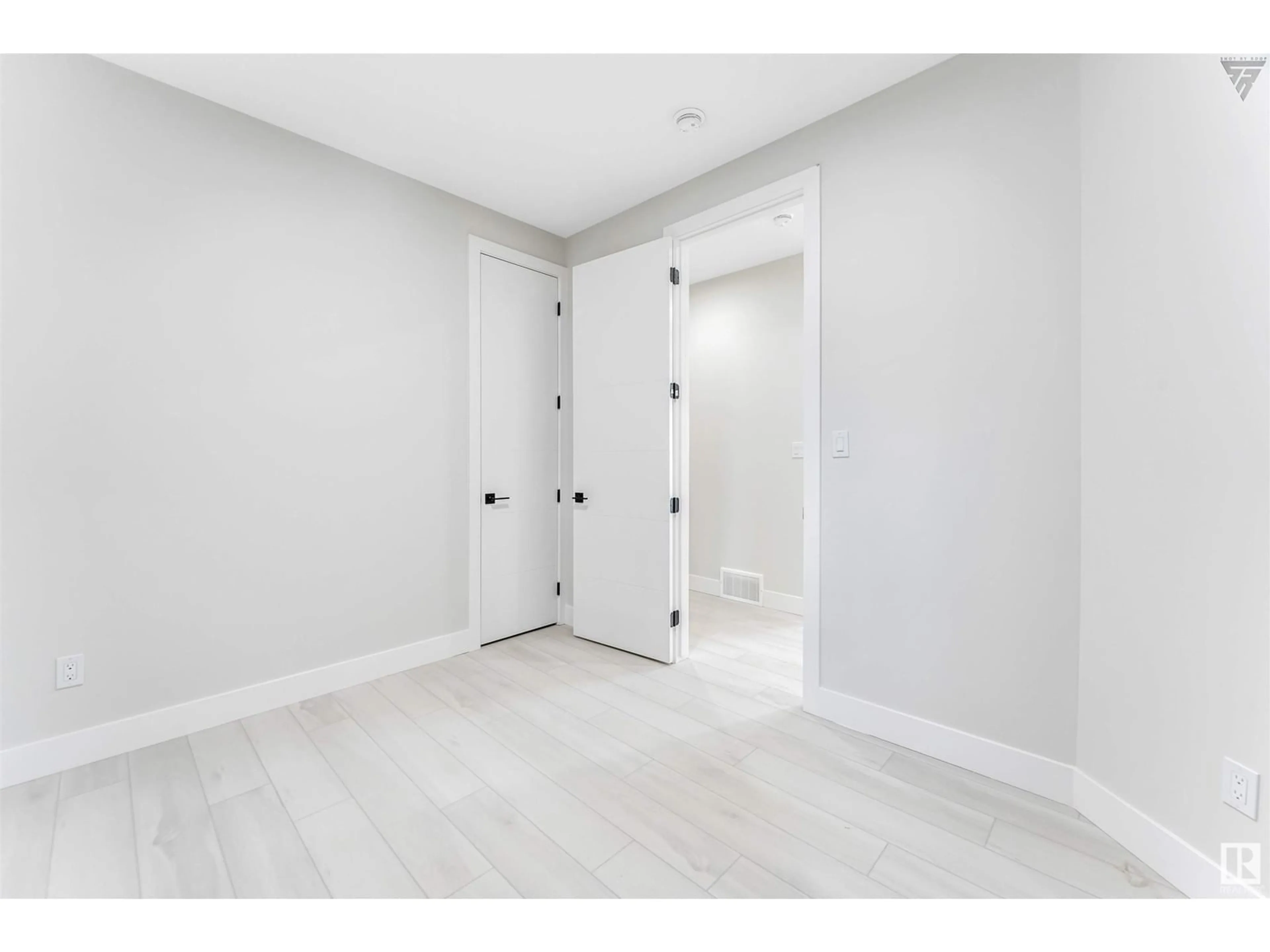 Indoor entryway for 4613 170A AV NW, Edmonton Alberta T5Y4C9