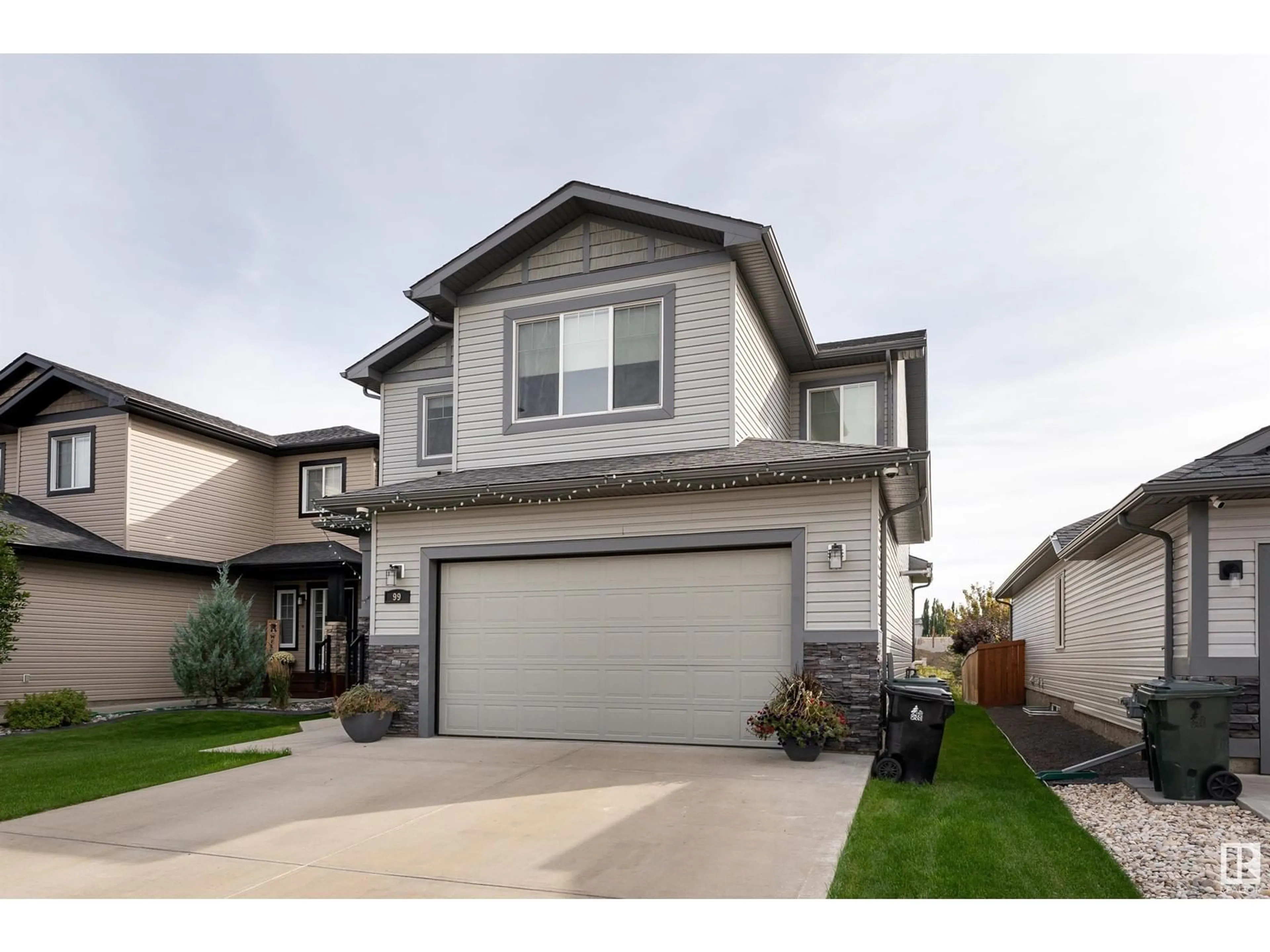 Frontside or backside of a home, the street view for 99 HILLDOWNS DR, Spruce Grove Alberta T7X0J1