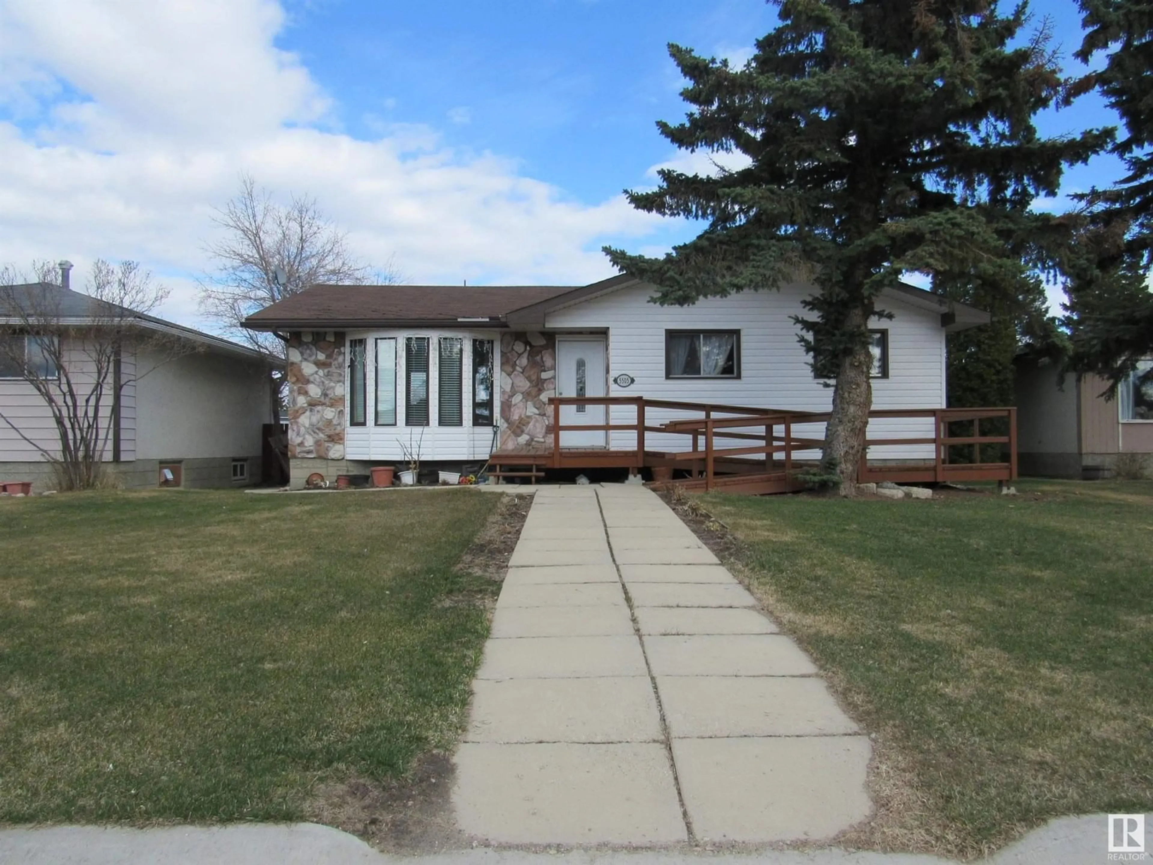 Frontside or backside of a home for 5505 56 ST, Barrhead Alberta T7N1C6