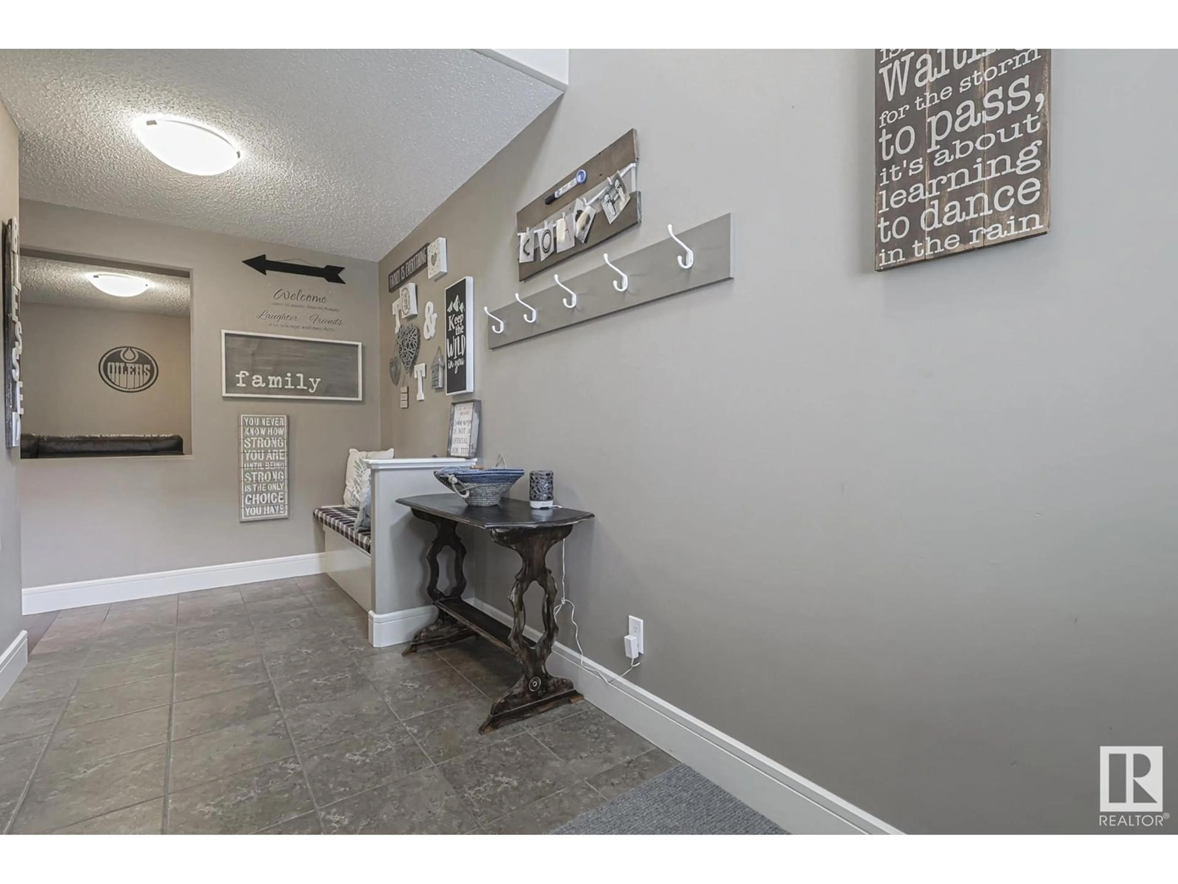 Indoor entryway, wood floors for 25 SEDONA PL, Fort Saskatchewan Alberta T8L0N7