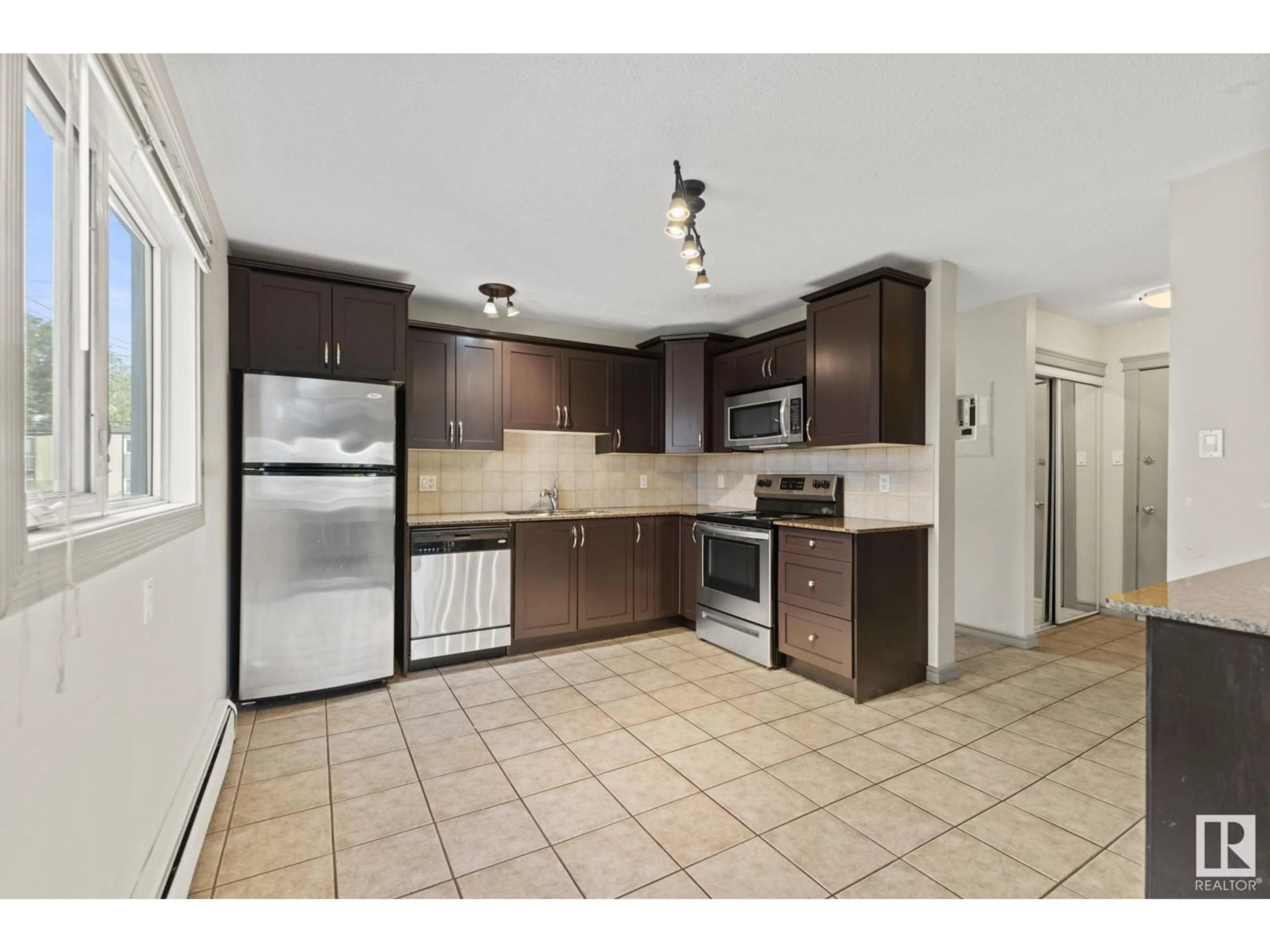 Standard kitchen, wood floors, cottage for #6 10710 84 AV NW, Edmonton Alberta T6E2H9