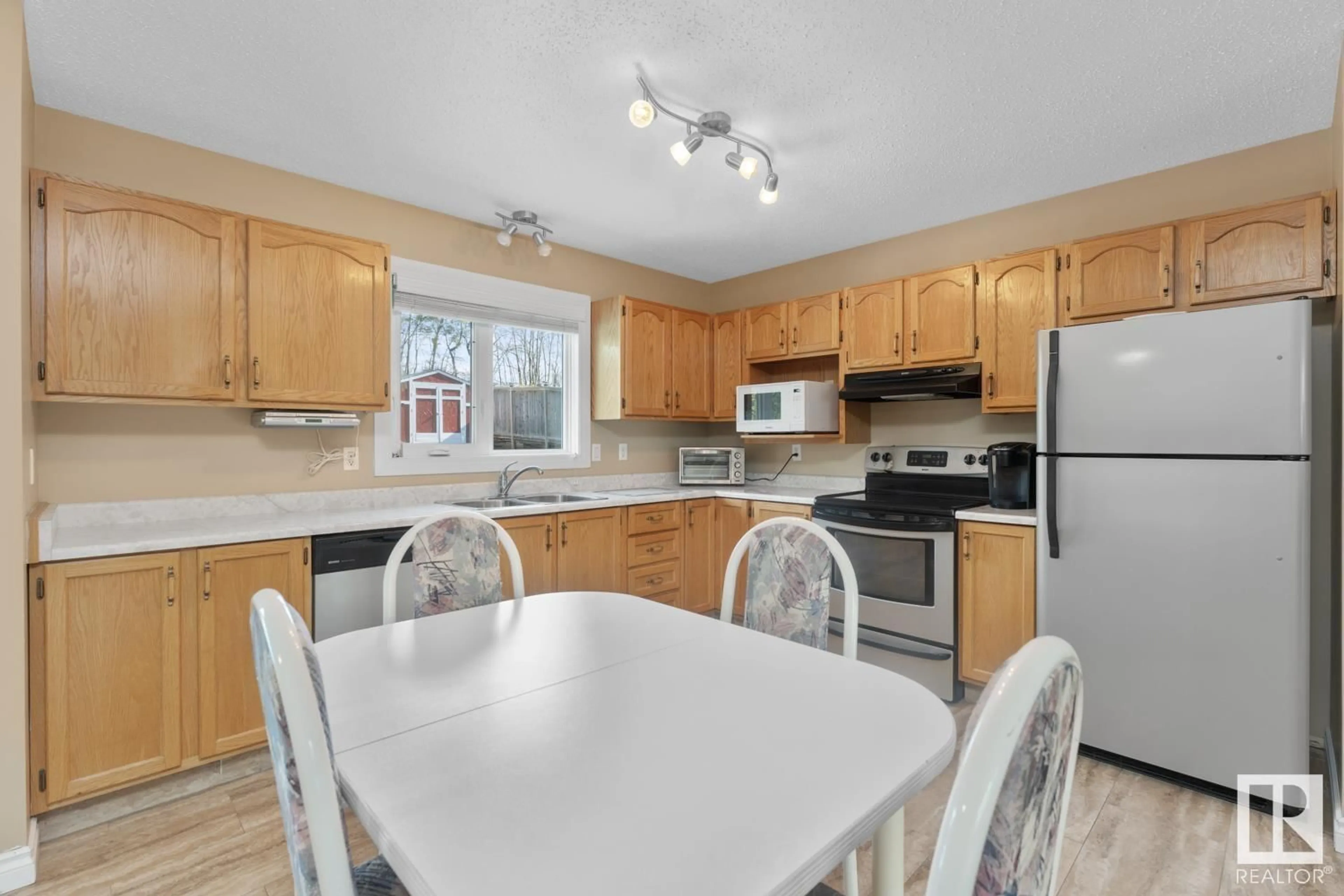 Open concept kitchen, unknown for 5105 38 ST, Cold Lake Alberta T9M2B2