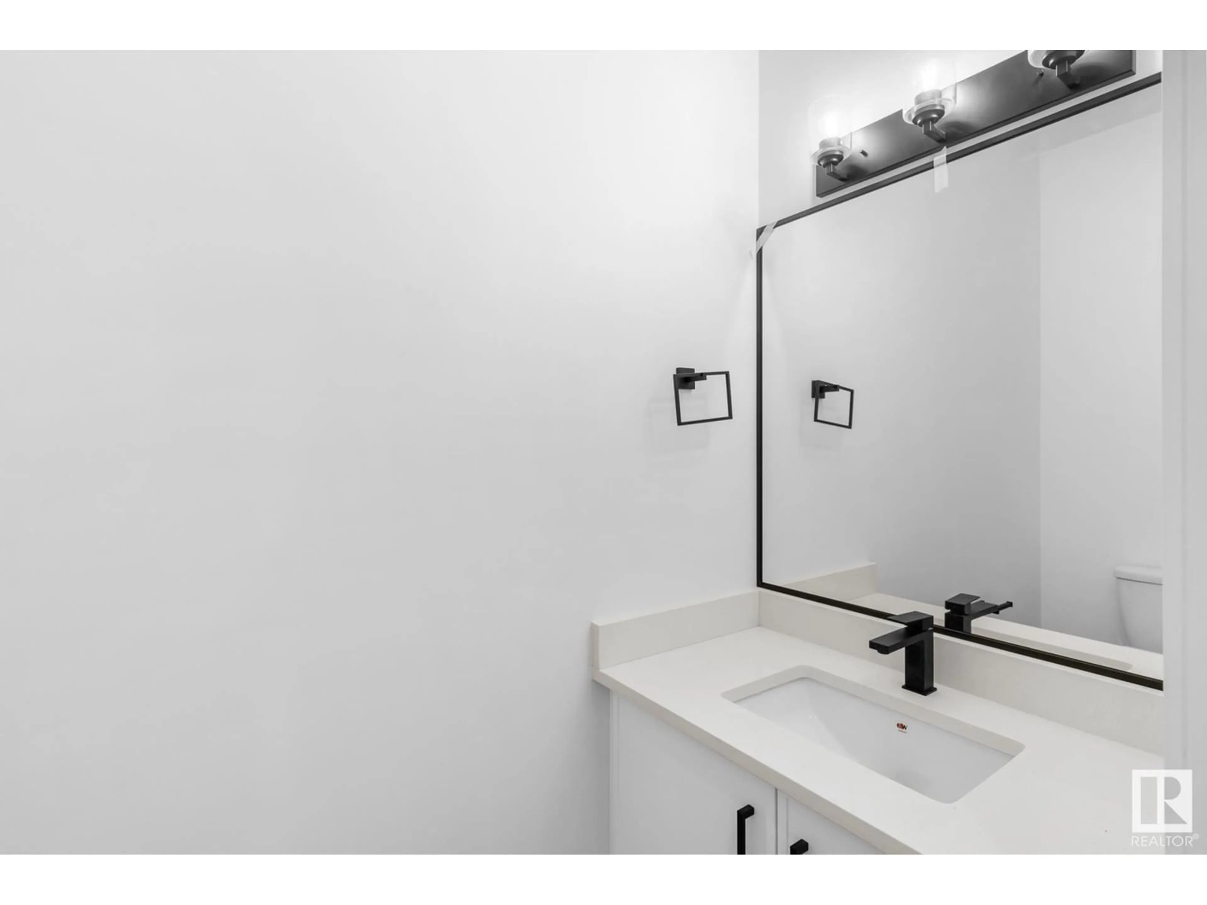 Standard bathroom for 3323 Chickadee DR NW, Edmonton Alberta T5S0V6