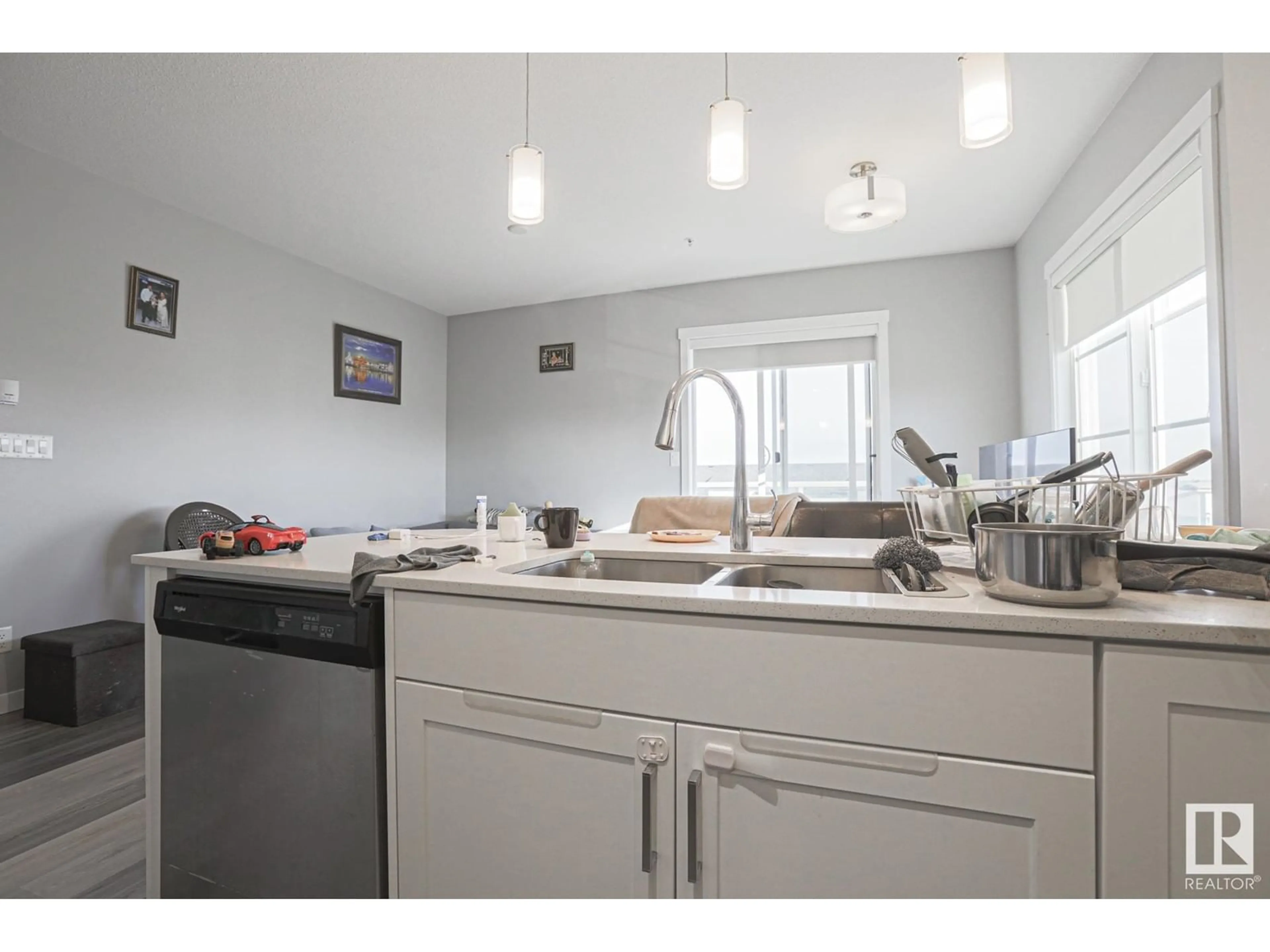 Standard kitchen, cottage for #426 812 WELSH DR SW, Edmonton Alberta T6X1Y7