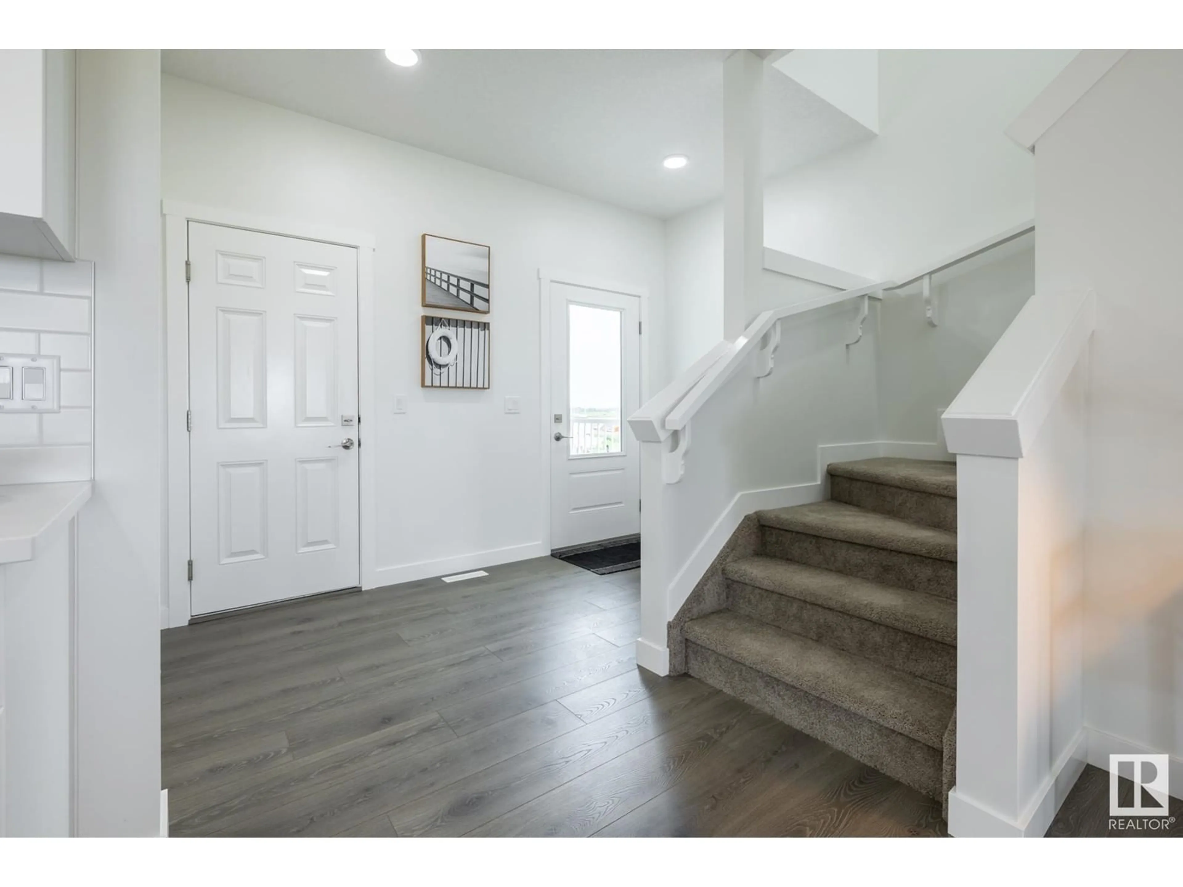 Indoor entryway, wood floors for 980 DANIELS LO SW, Edmonton Alberta T6W1A8