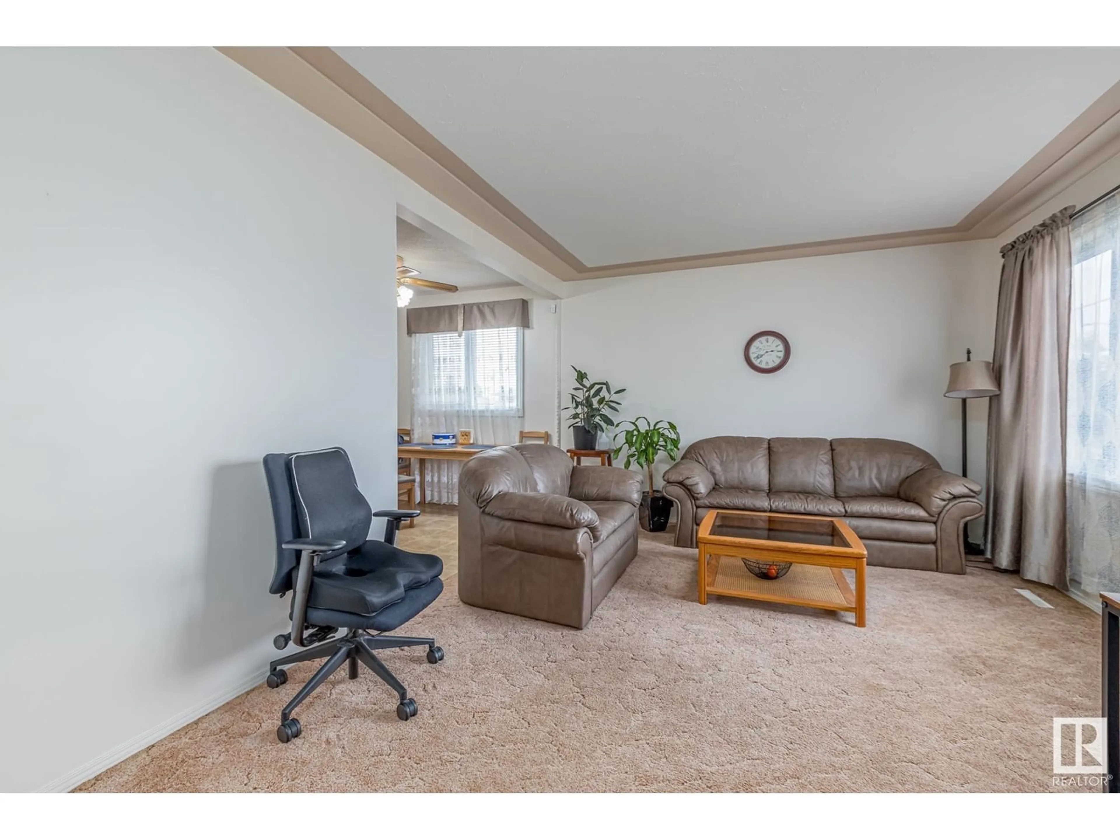 Living room, carpet floors for 7607 128 AV NW, Edmonton Alberta T5C1T3