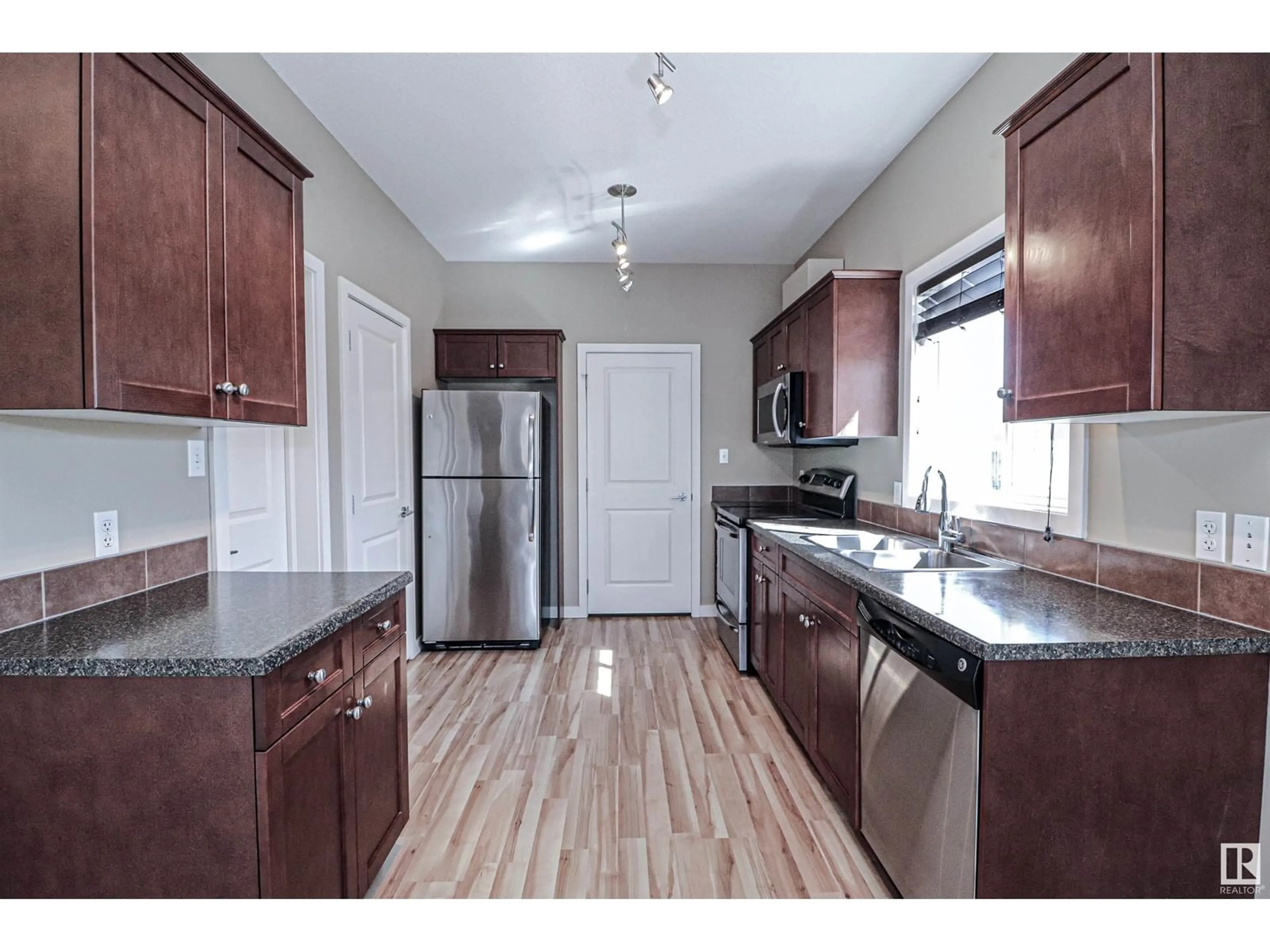 Standard kitchen, wood floors, cottage for #3 11913 103 ST NW, Edmonton Alberta T5G2J4