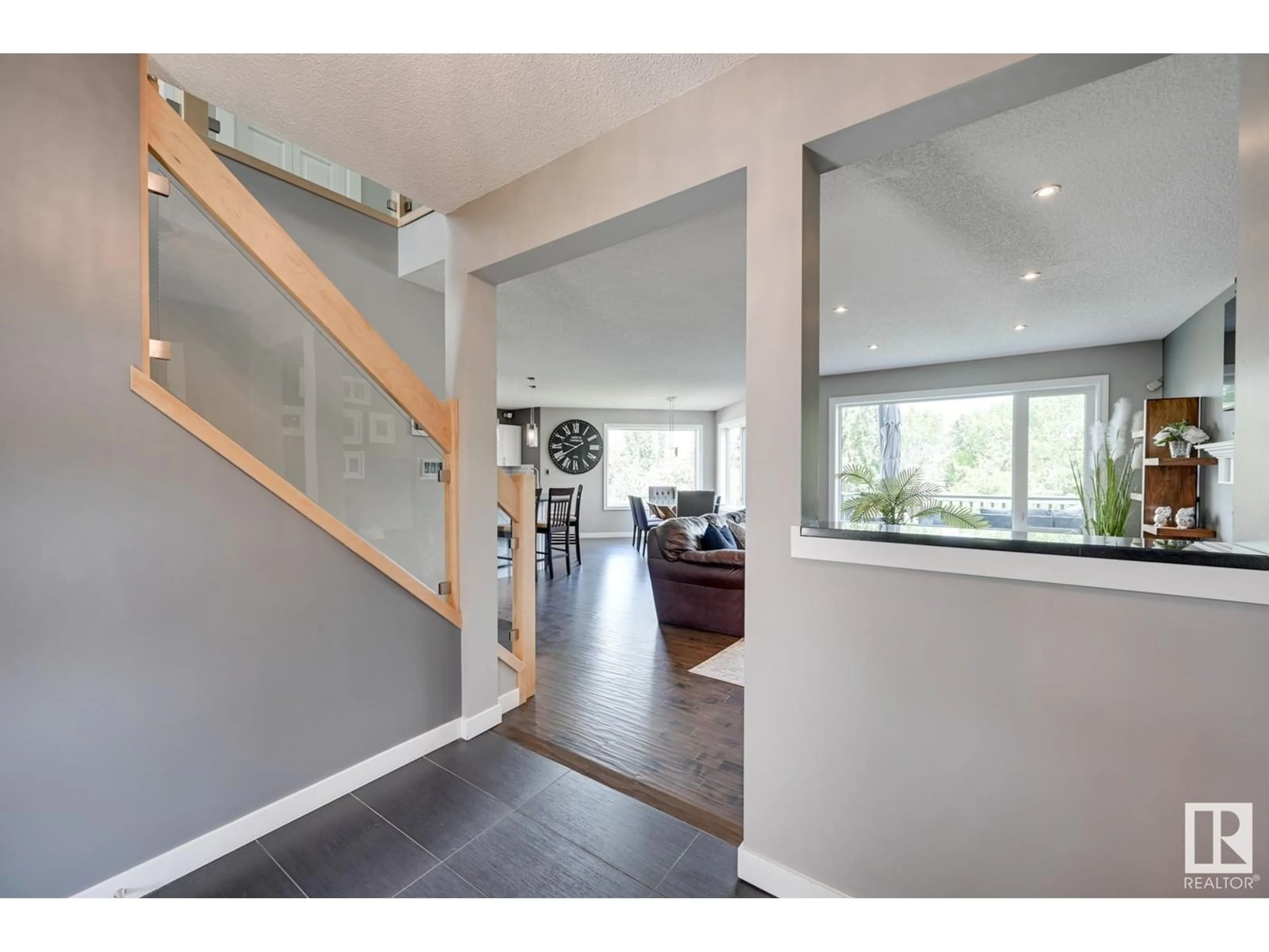 Indoor entryway for 1369 BRECKENRIDGE DR NW, Edmonton Alberta T5T6M2