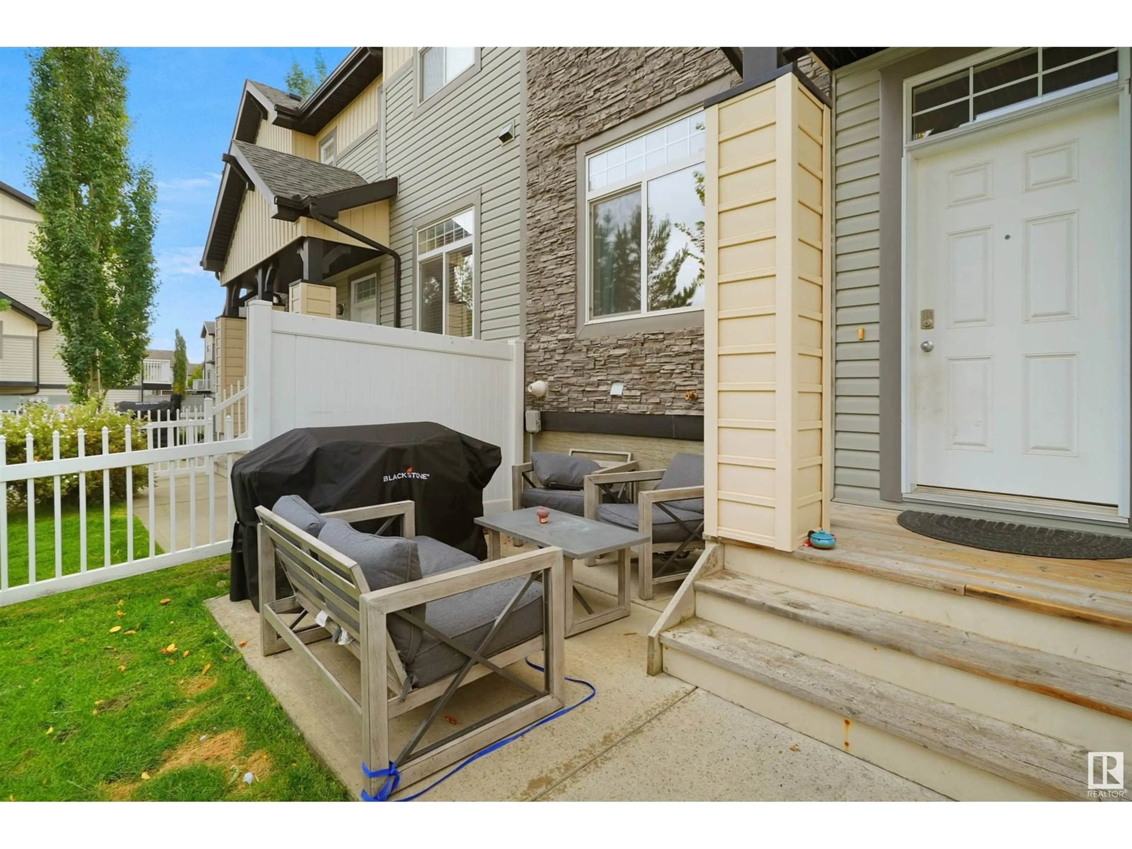 Patio for #124 465 HEMINGWAY RD NW, Edmonton Alberta T6M0J7