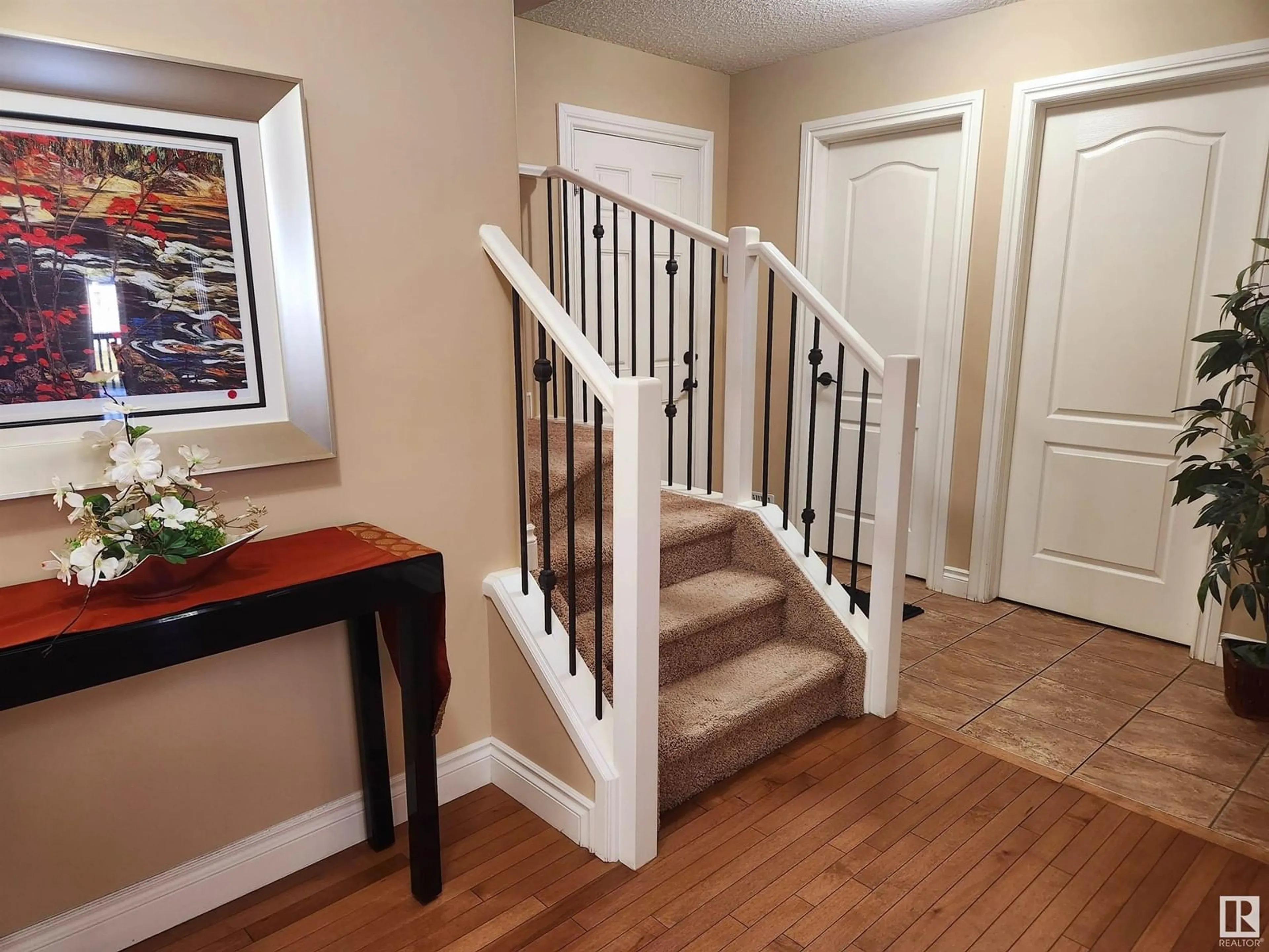 Indoor entryway, wood floors for 729 37A AV NW, Edmonton Alberta T6T0S2