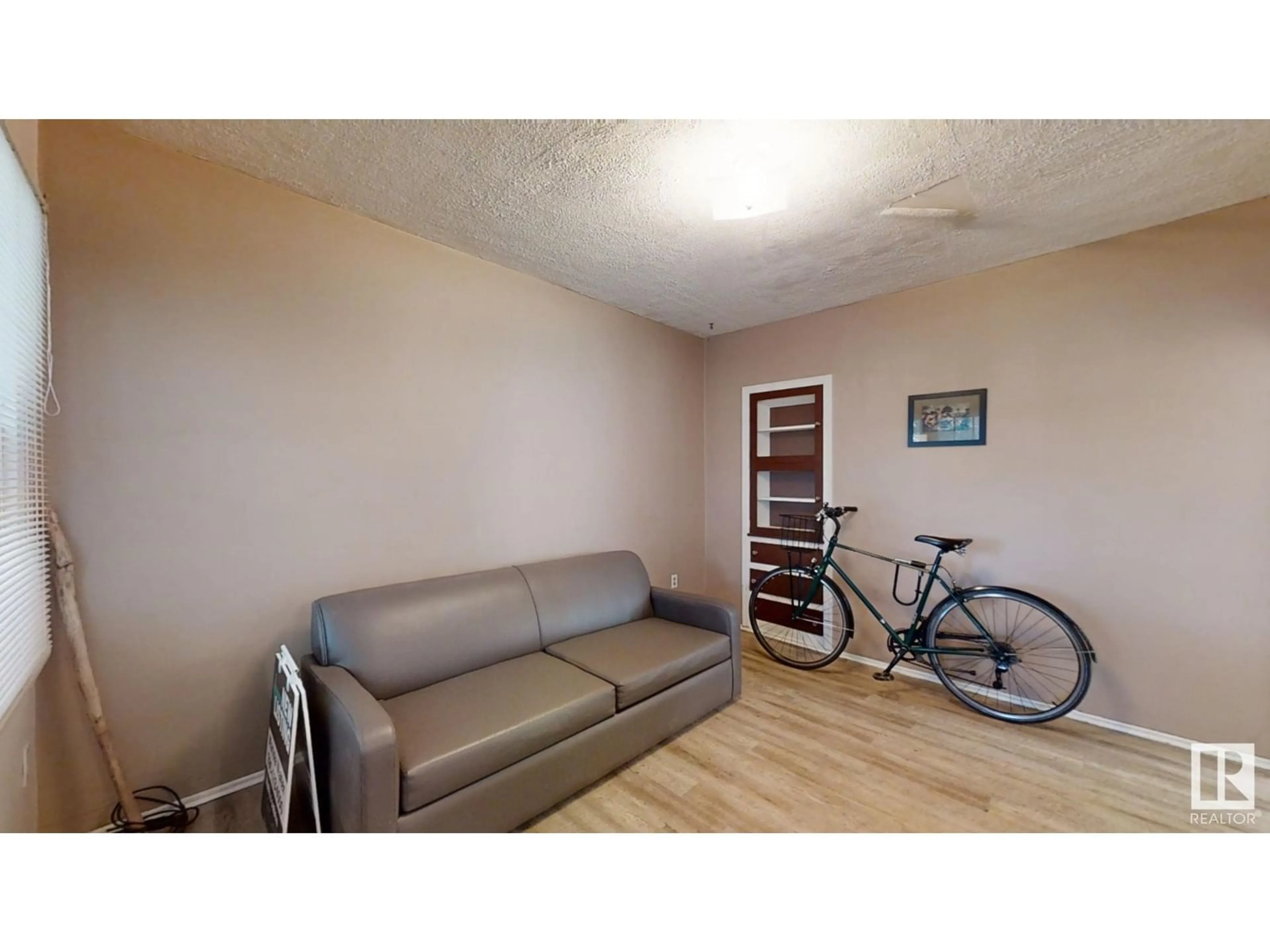 A pic of a room, unknown floor for 11517 68 ST NW NW, Edmonton Alberta T5B1P2