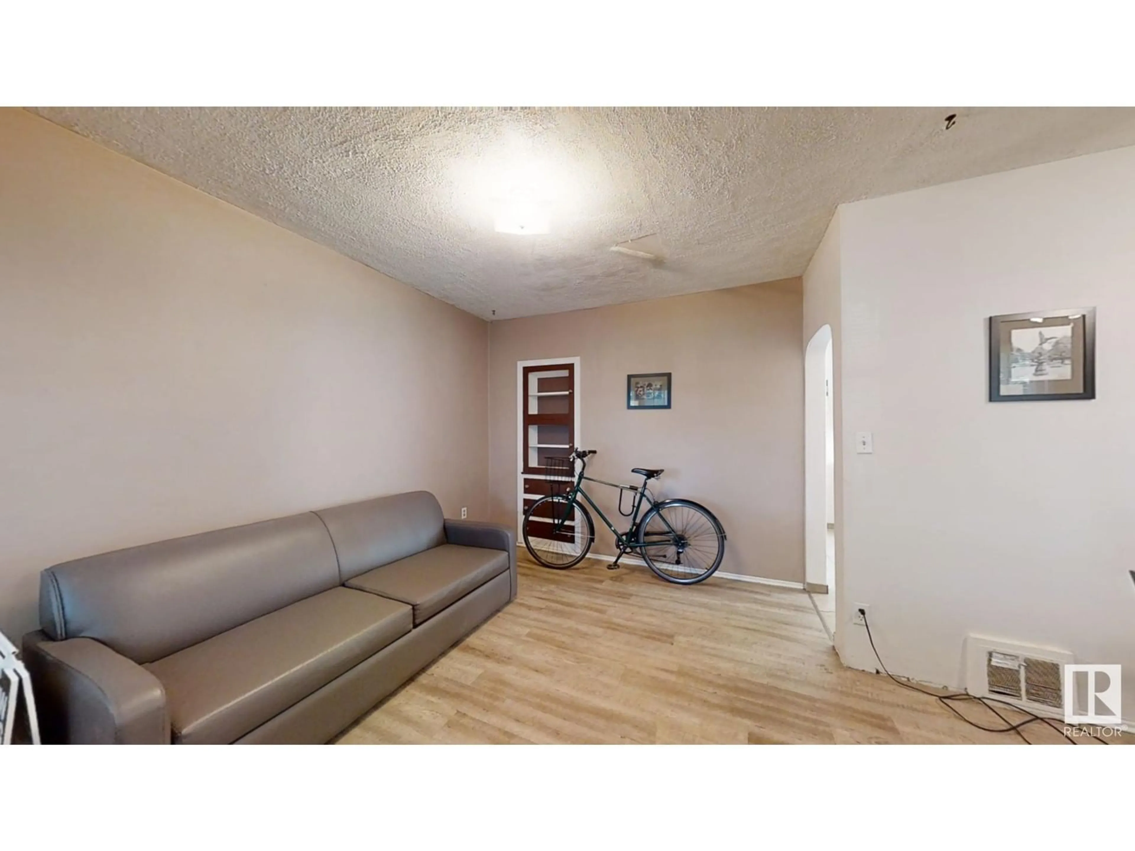 A pic of a room, not visible floor for 11517 68 ST NW NW, Edmonton Alberta T5B1P2