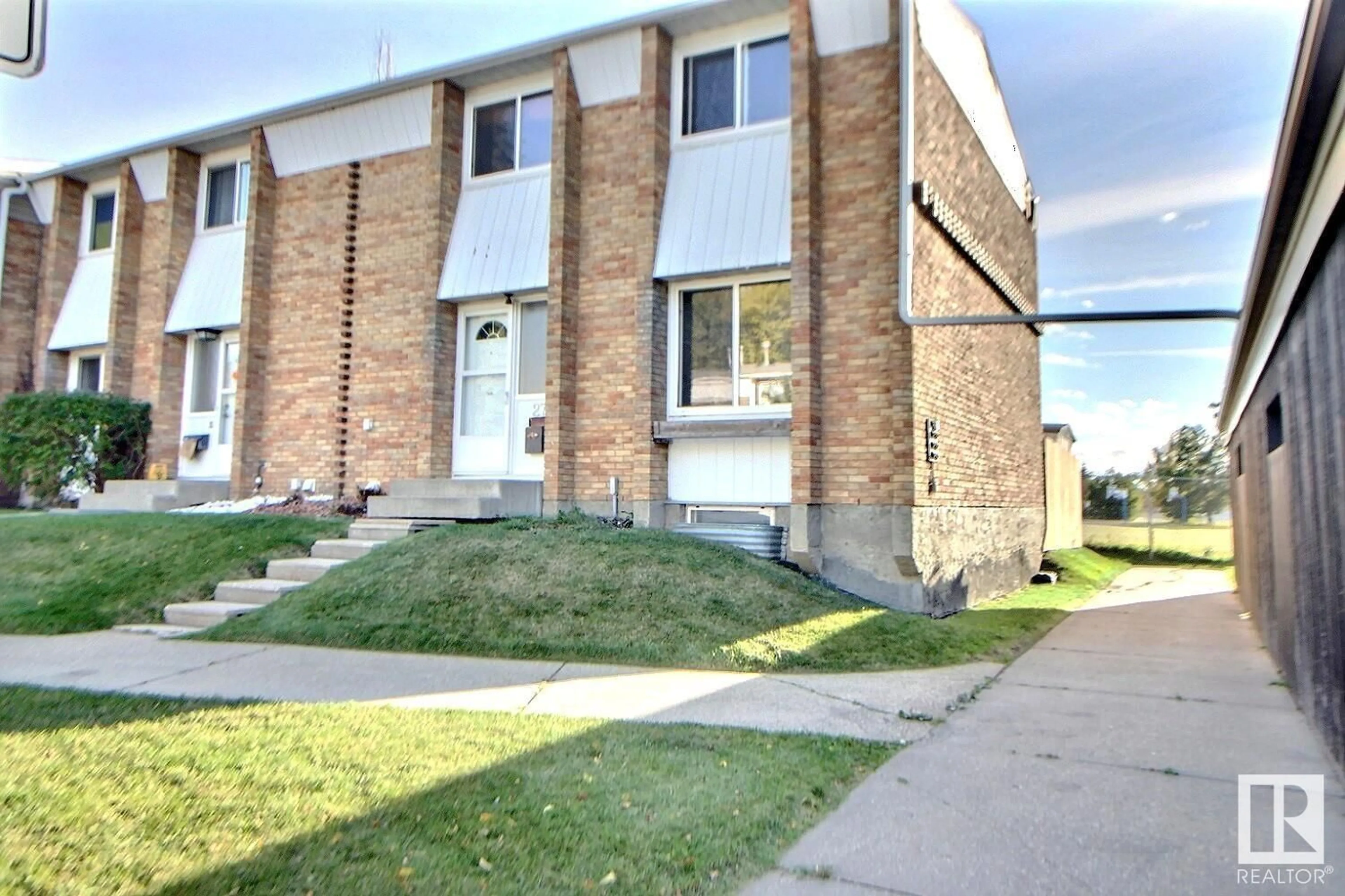 A pic from exterior of the house or condo for 27 RIDGEWOOD TC, St. Albert Alberta T8N0E9