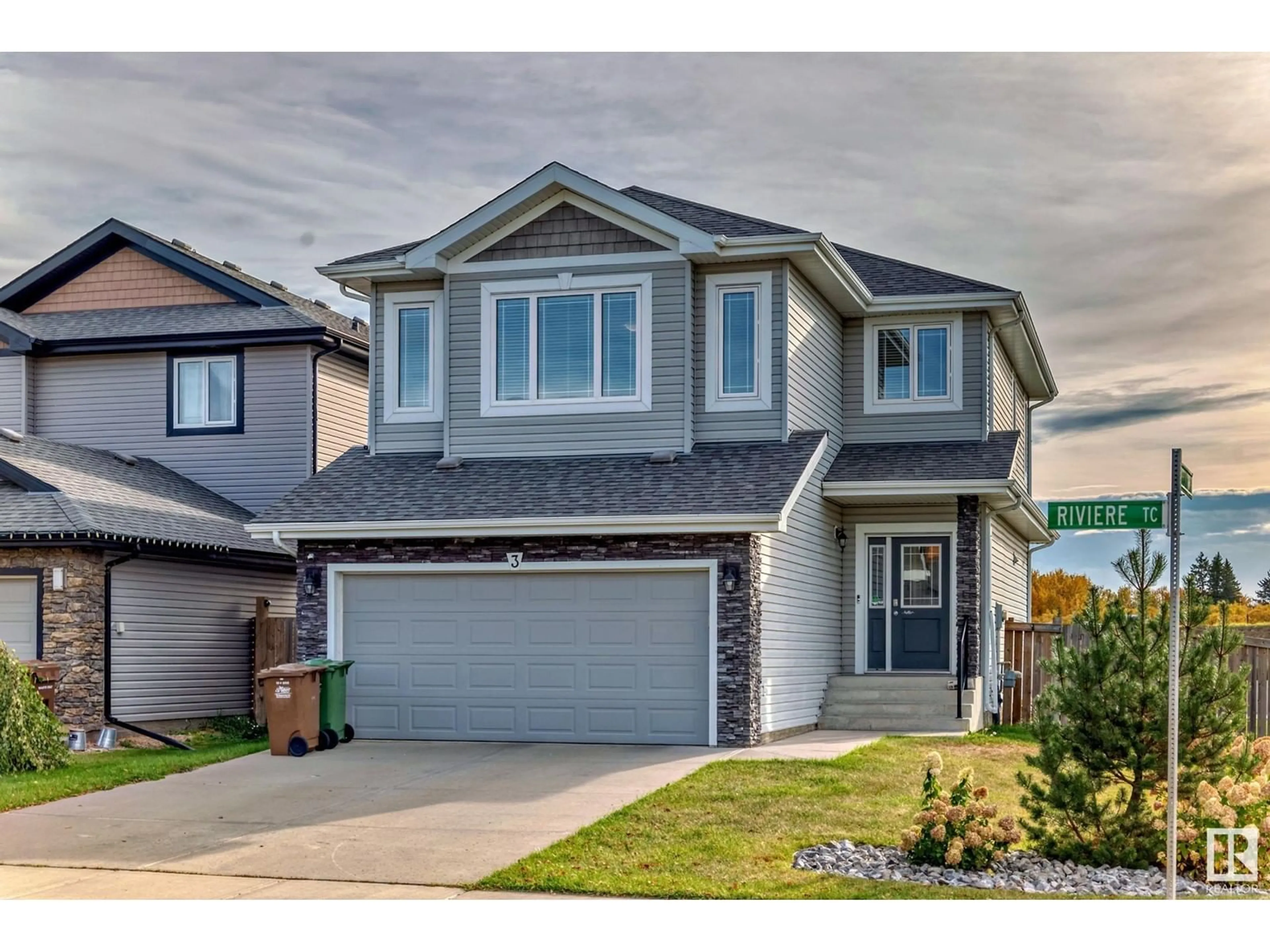 Frontside or backside of a home, the street view for 3 RIVIERE TC, St. Albert Alberta T8N7N6