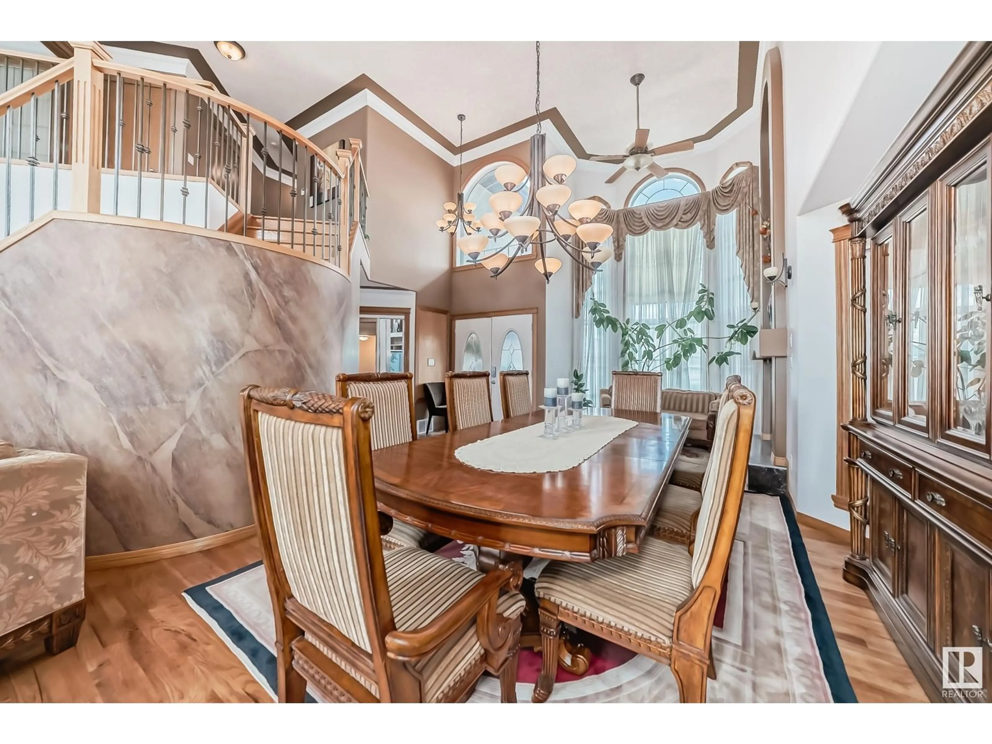 Dining room, wood floors for 15907 91 ST NW, Edmonton Alberta T5X0A8