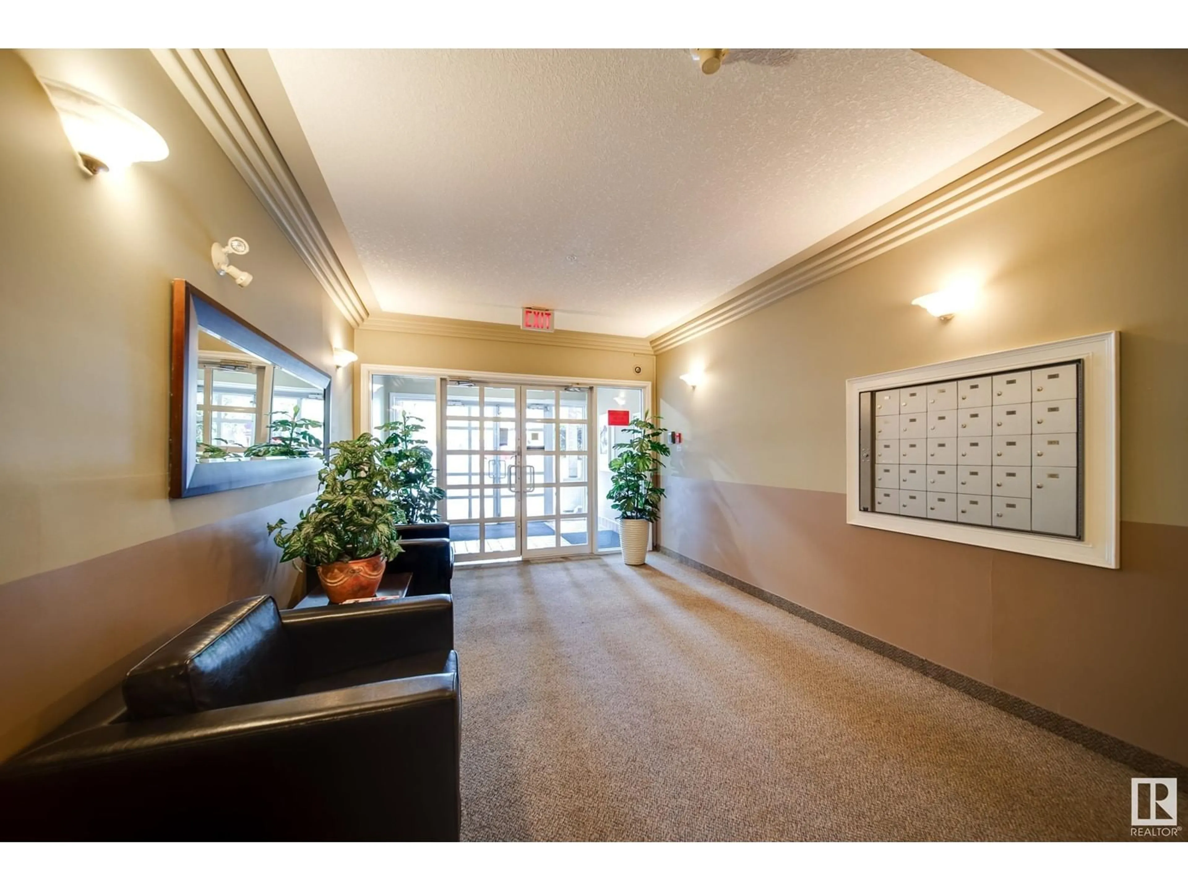 Indoor lobby for #504 10033 116 ST NW, Edmonton Alberta T5K1V3