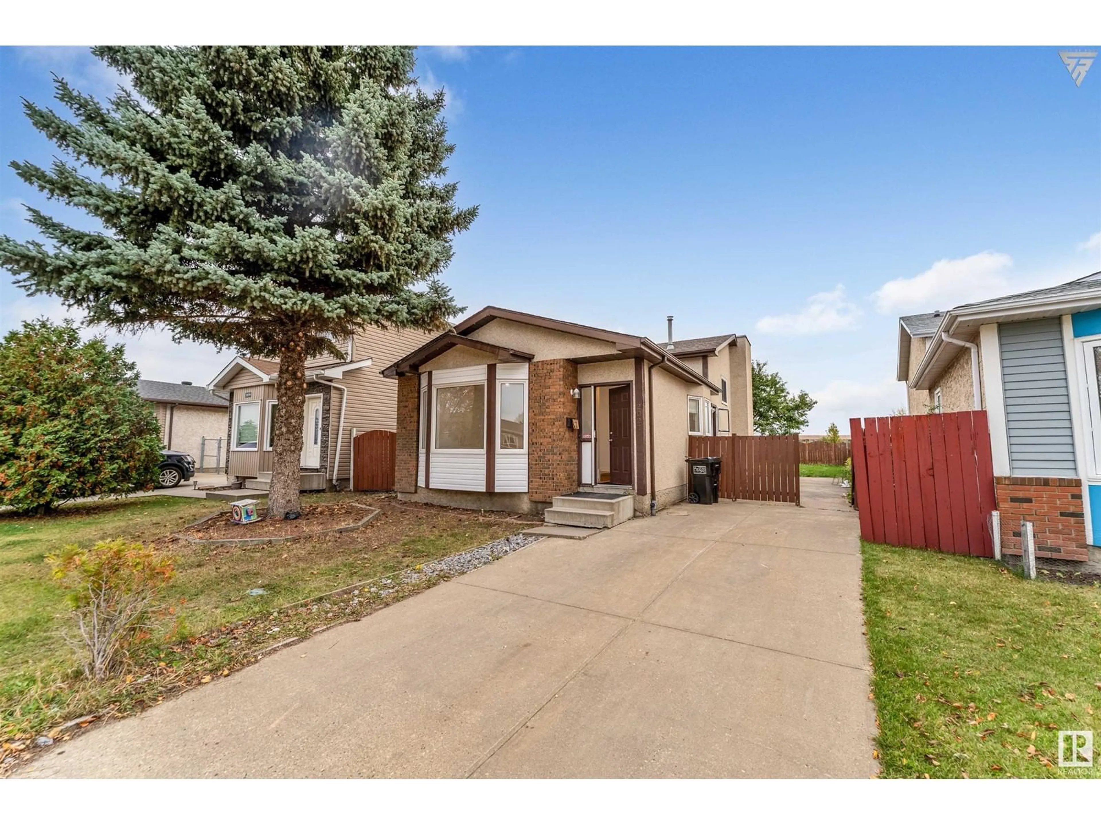 Frontside or backside of a home for 2027 108 NW, Edmonton Alberta T6J5V4