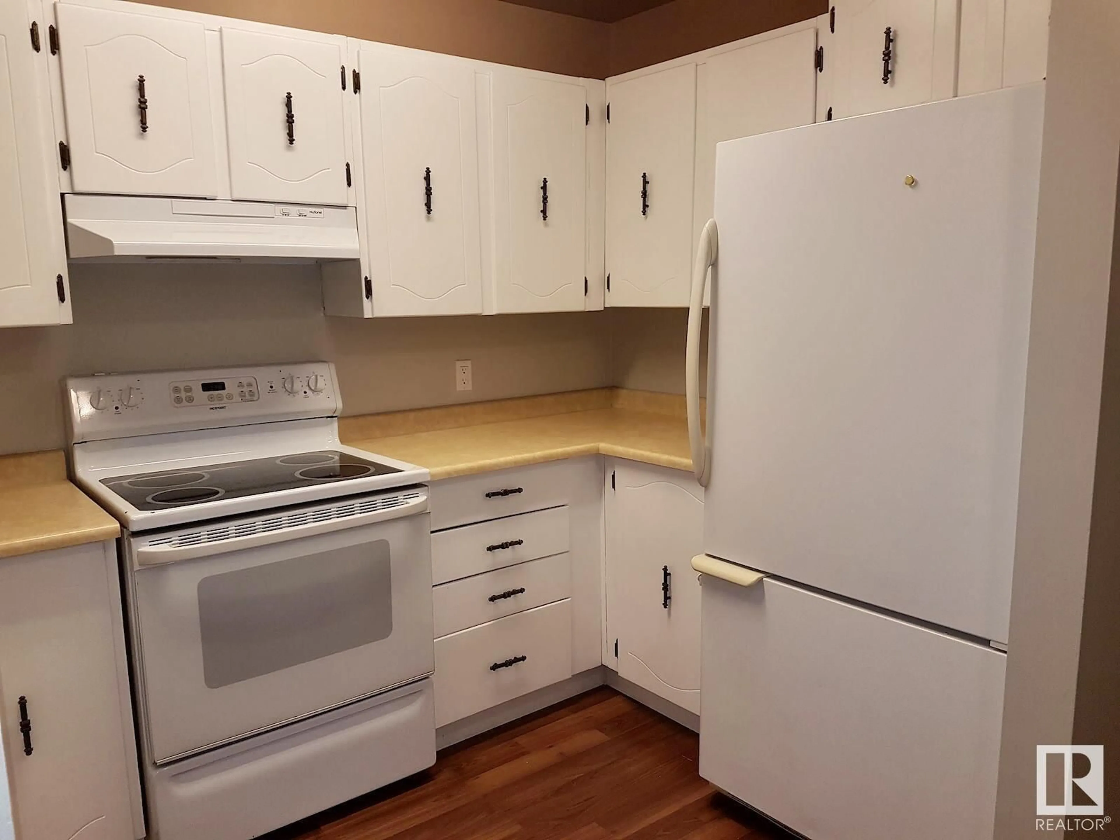 Standard kitchen, wood floors, cottage for #306 14916 26 ST NW, Edmonton Alberta T5Y2G4