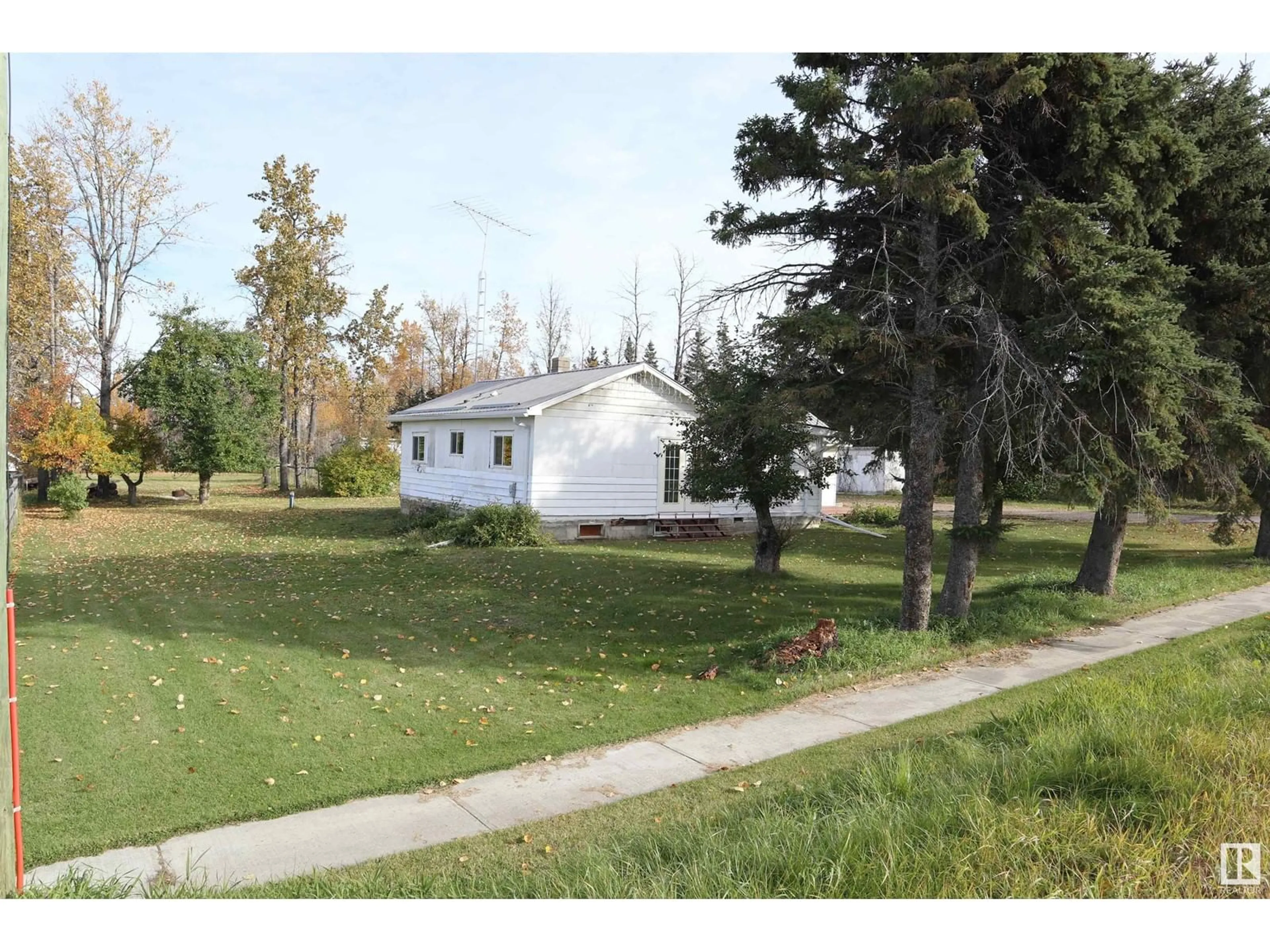 Frontside or backside of a home, the street view for 418 HWY 13 W, Alder Flats Alberta T0C0A0