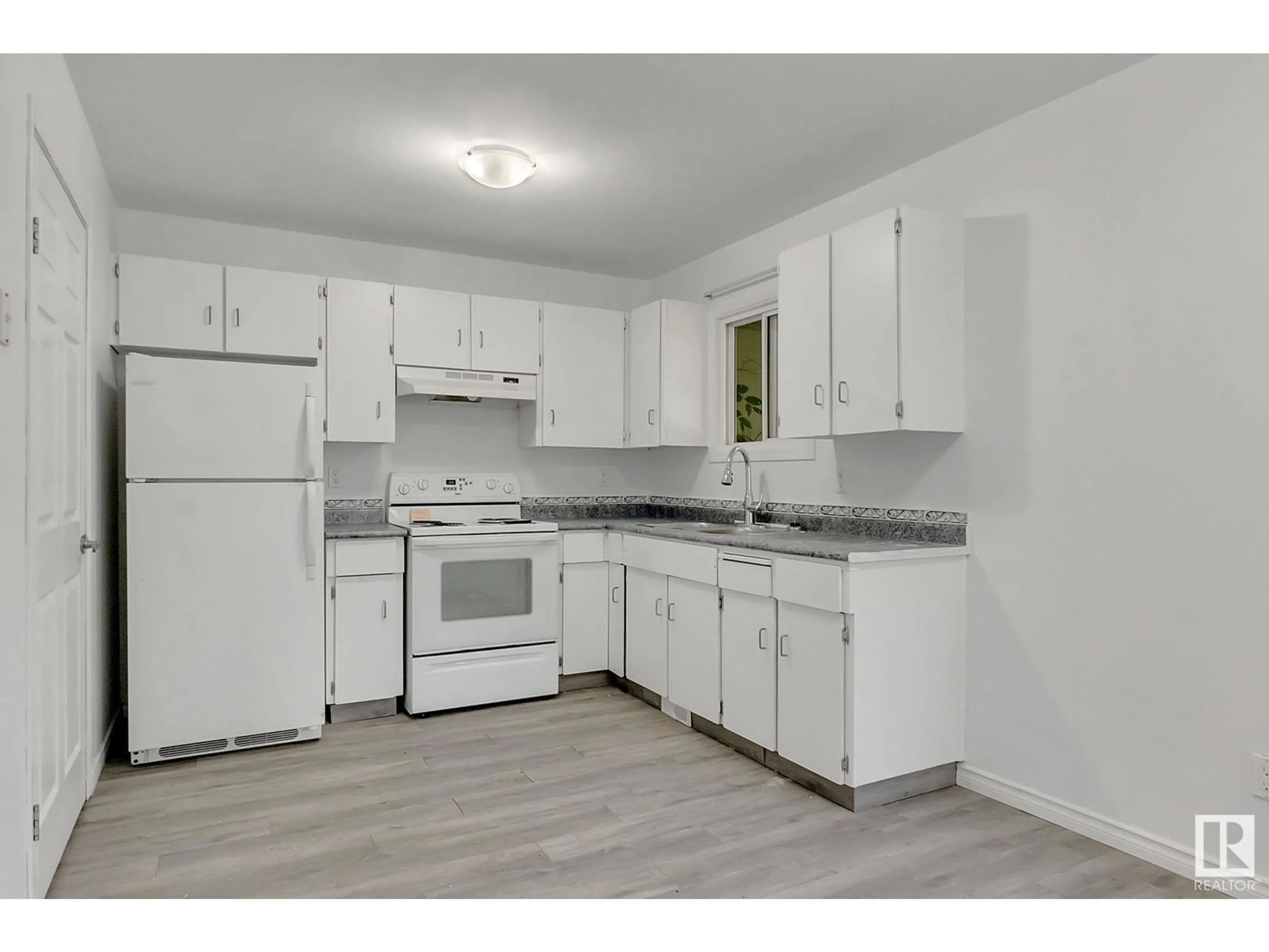 Standard kitchen, wood floors, cottage for 246 LANCASTER TC NW, Edmonton Alberta T5X5T2