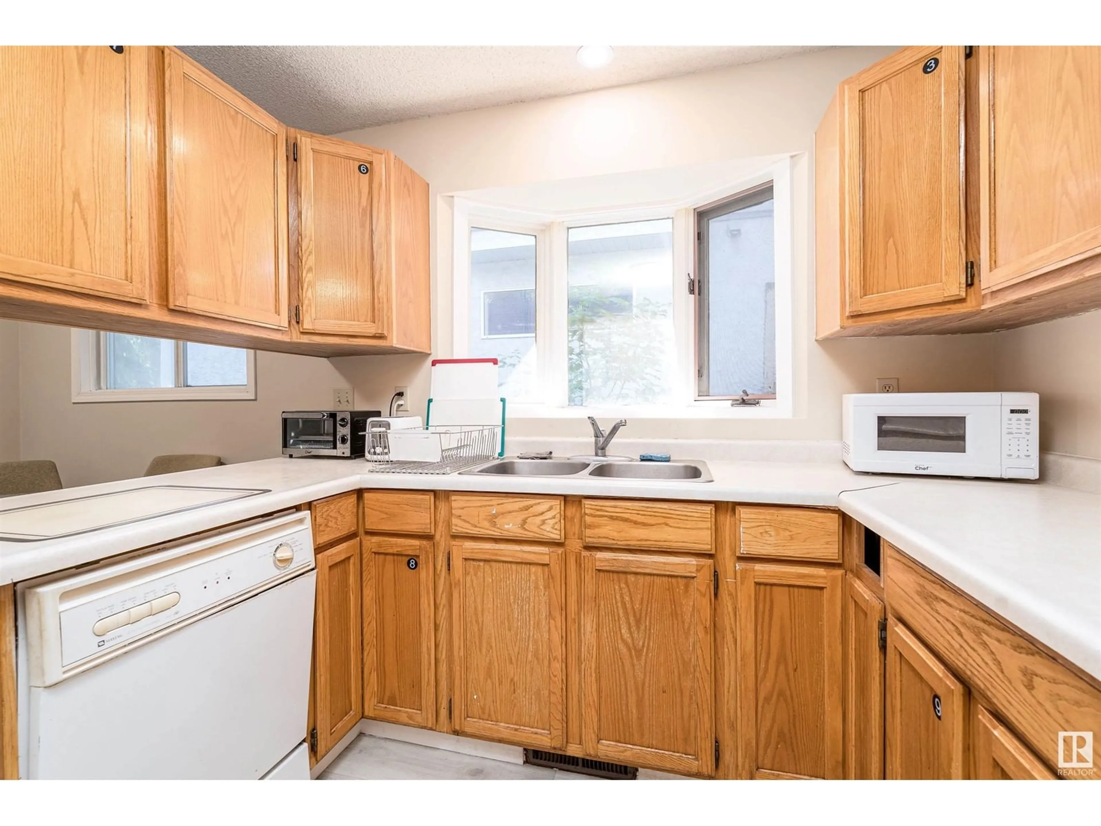 Standard kitchen for 7918 110 ST NW, Edmonton Alberta T6G1G4