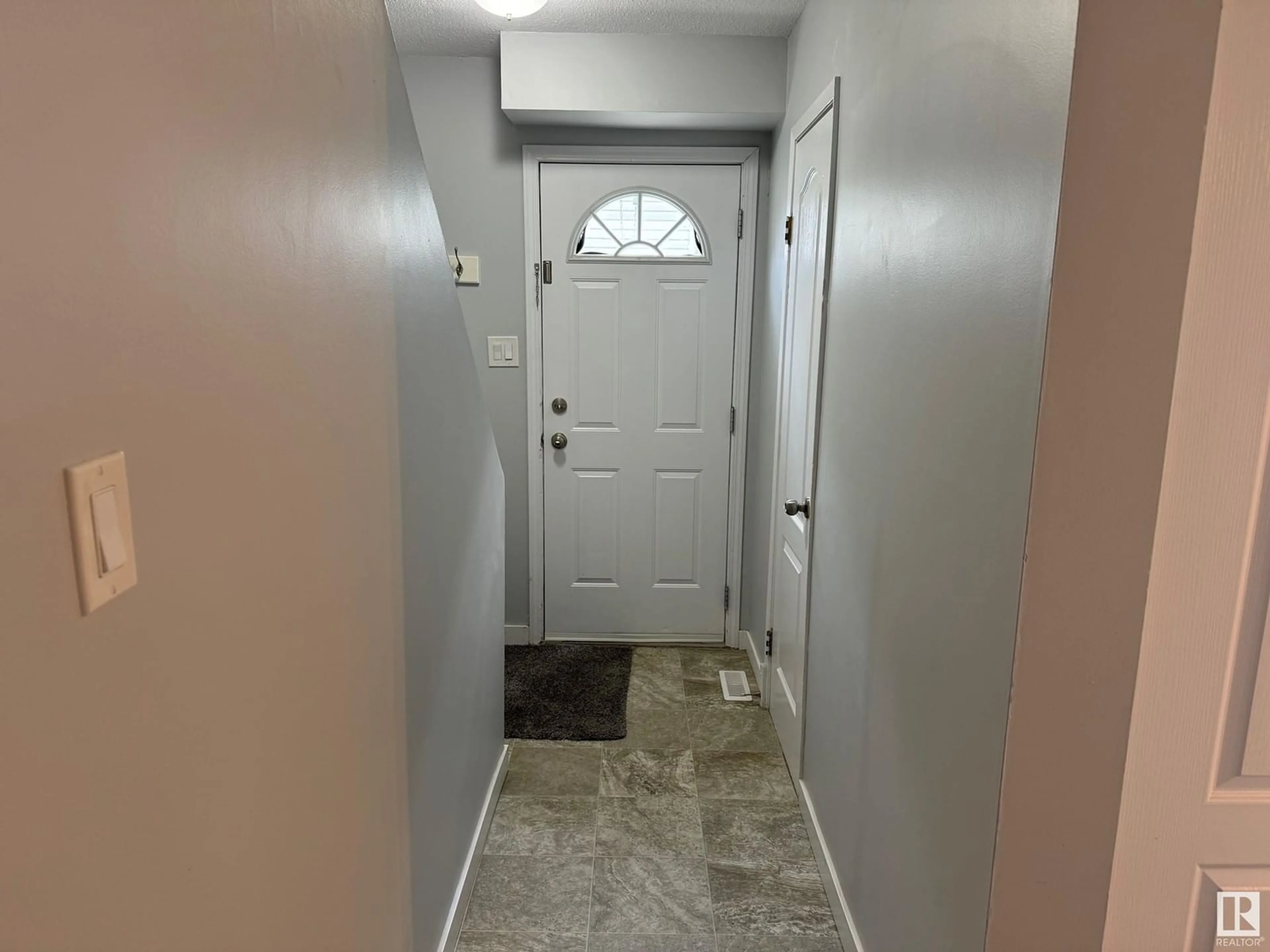 Indoor entryway for 165 DICKINSFIELD CO NW, Edmonton Alberta T5E5V8