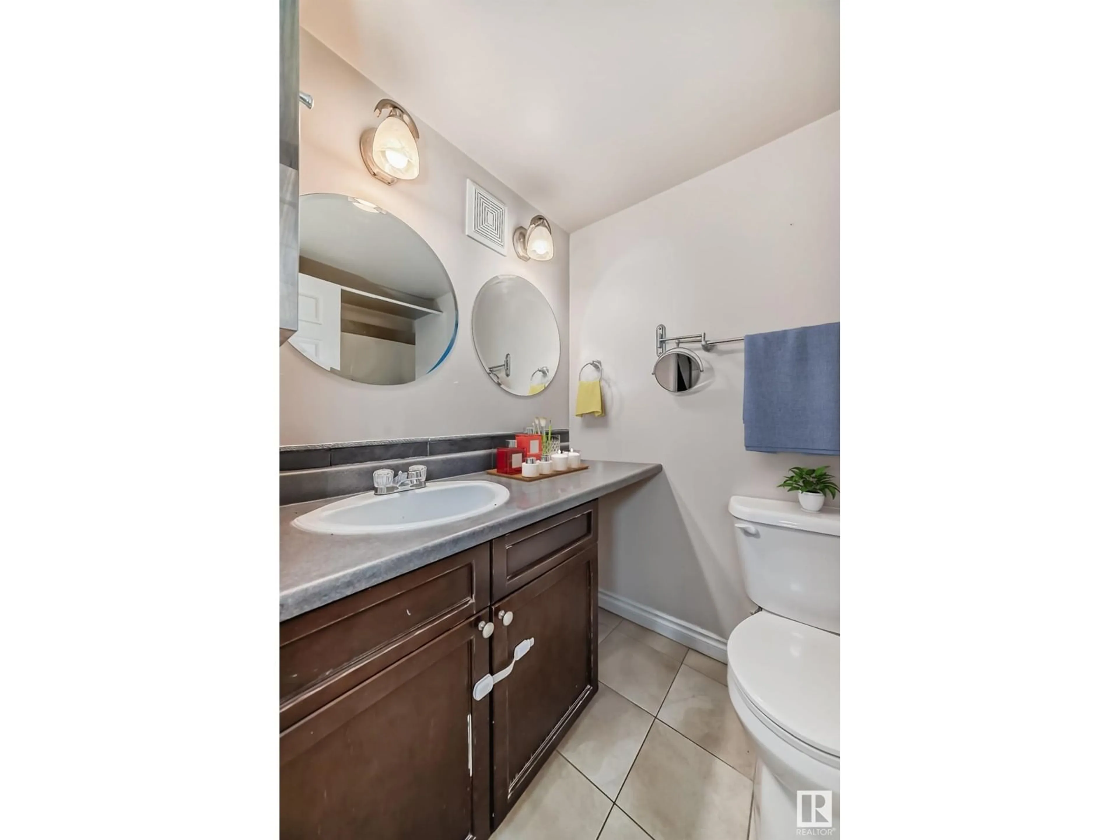 Standard bathroom for #207 8930 149 ST NW, Edmonton Alberta T5R1B8