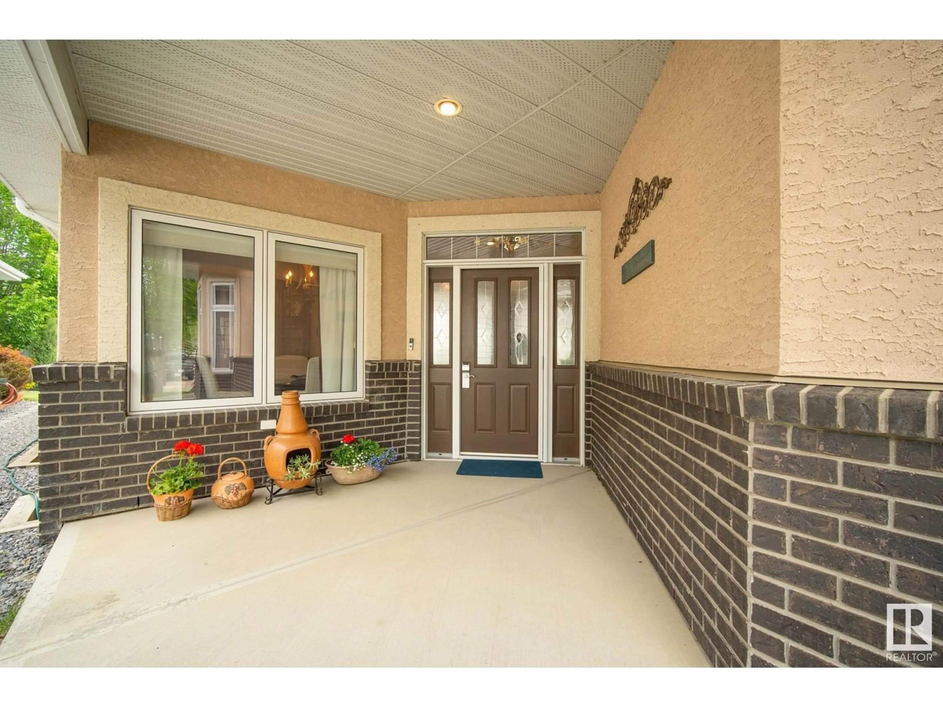 Indoor entryway, cement floor for 18343 LESSARD RD NW, Edmonton Alberta T6M0A2