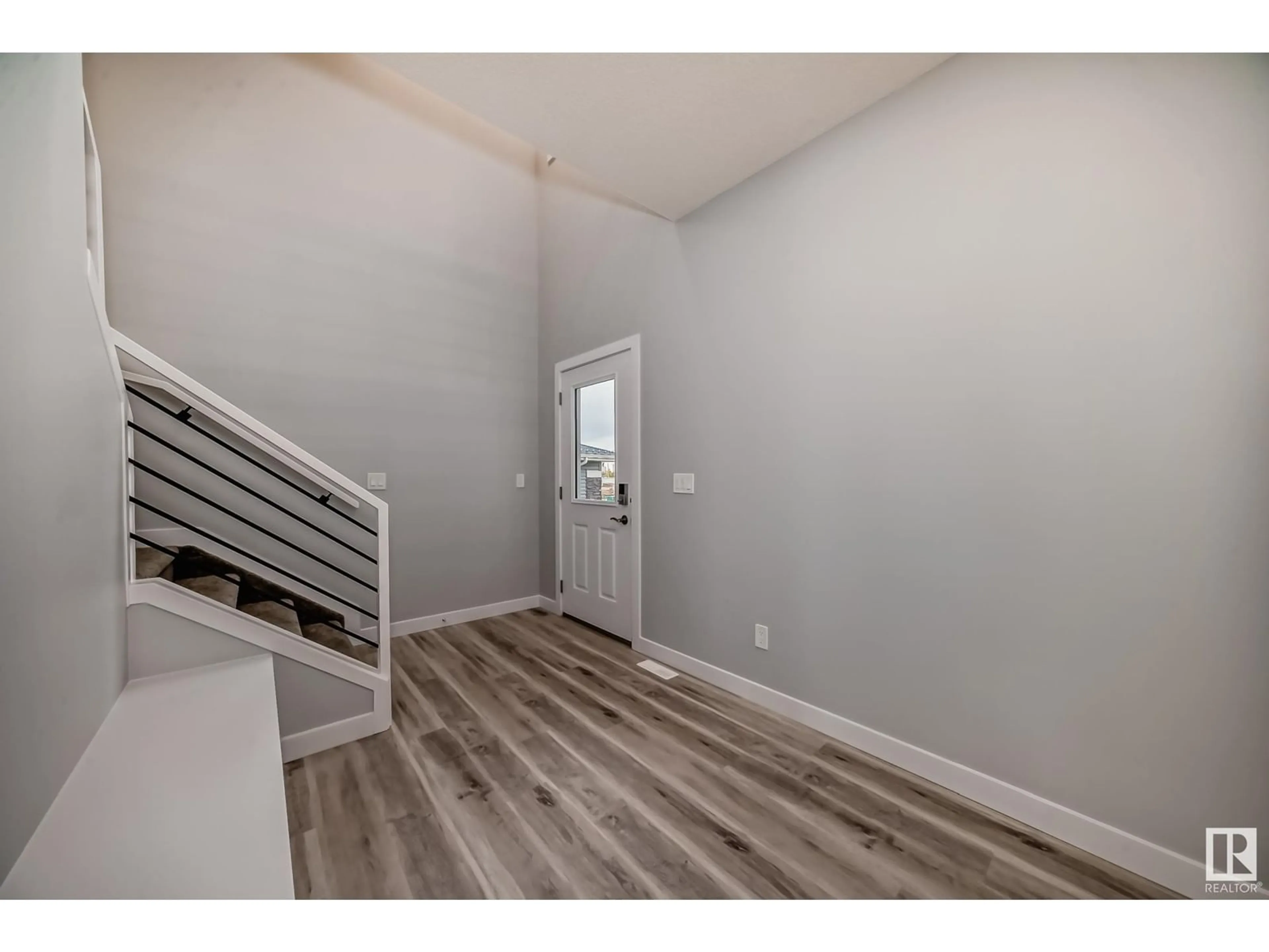 Indoor entryway, wood floors for 10238 92A AV, Morinville Alberta T8R2R4