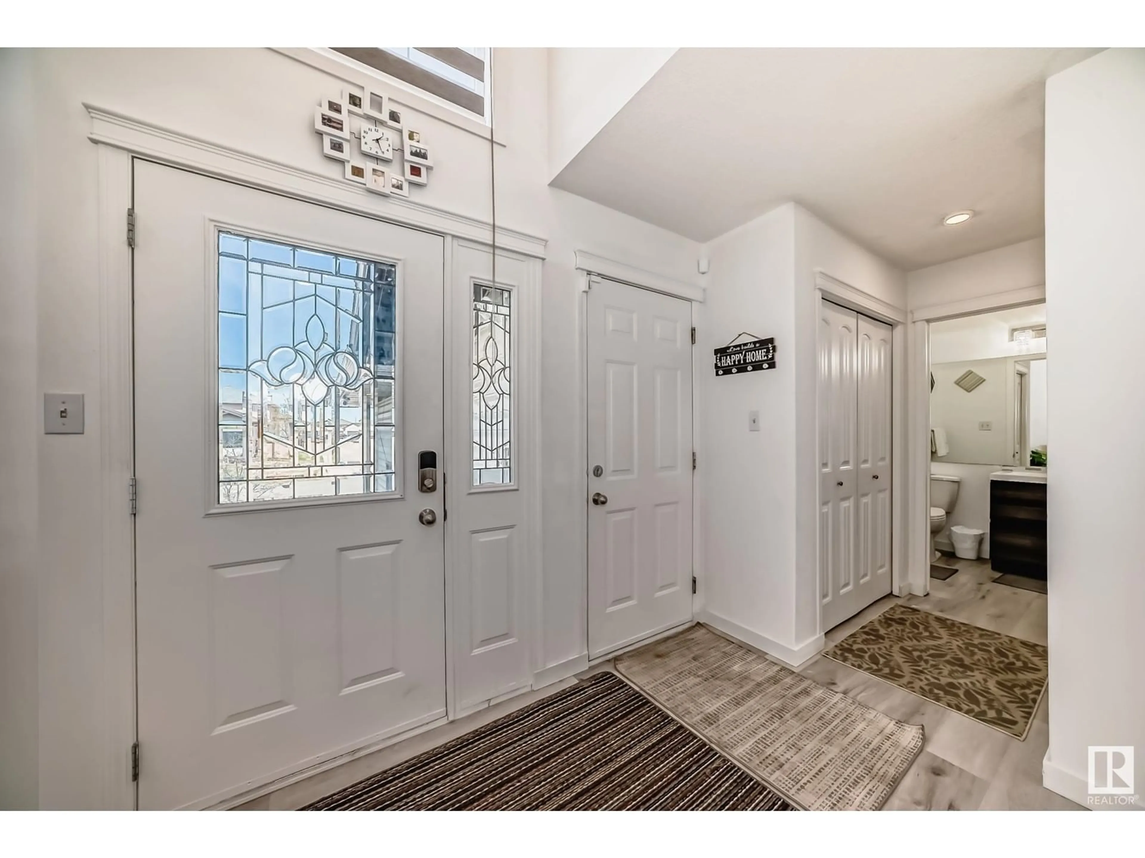 Indoor entryway, wood floors for 7403 168 AV NW, Edmonton Alberta T5Z0A3