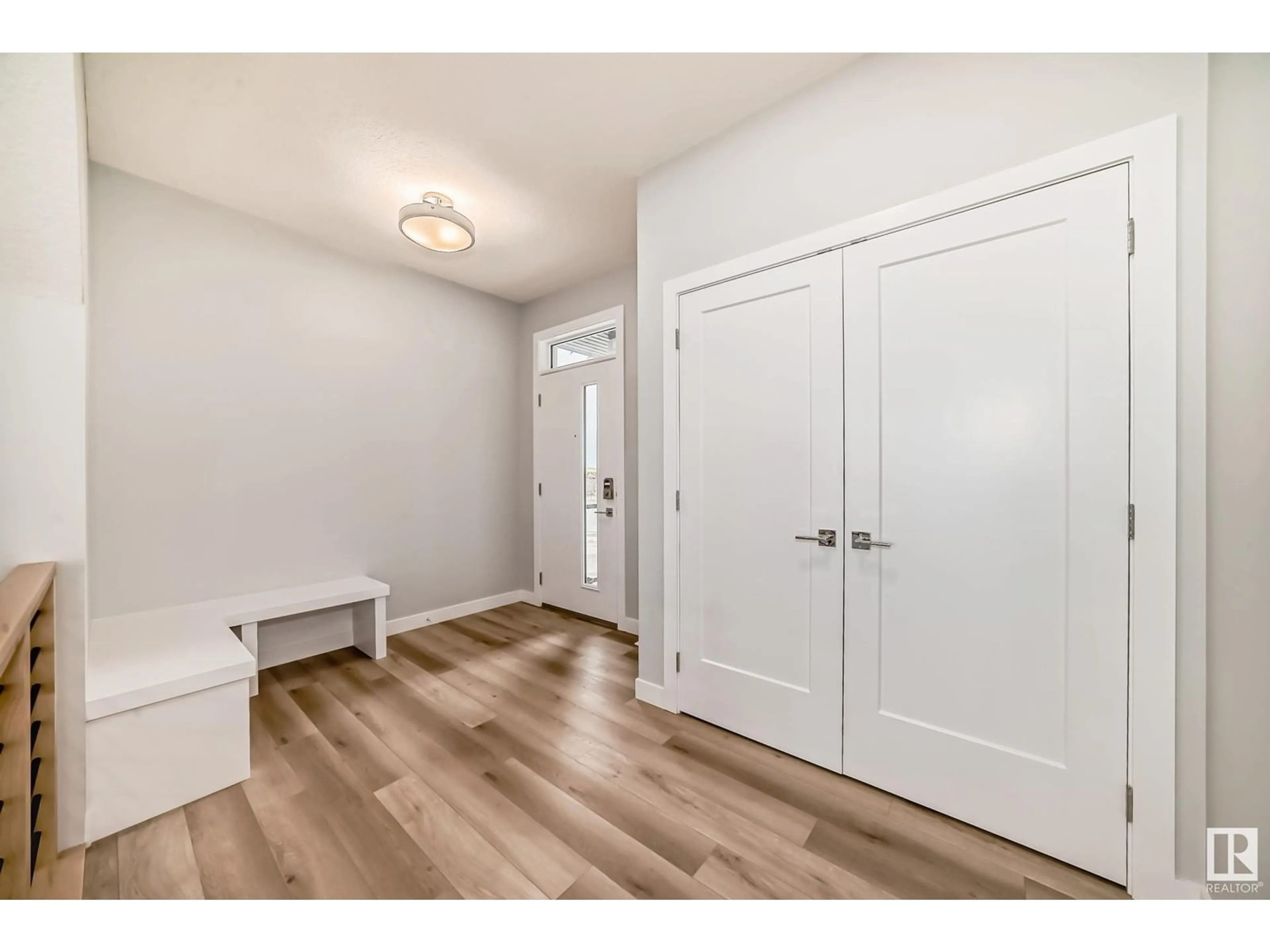 Indoor entryway, wood floors for 10214 92A AV, Morinville Alberta T8R2R4