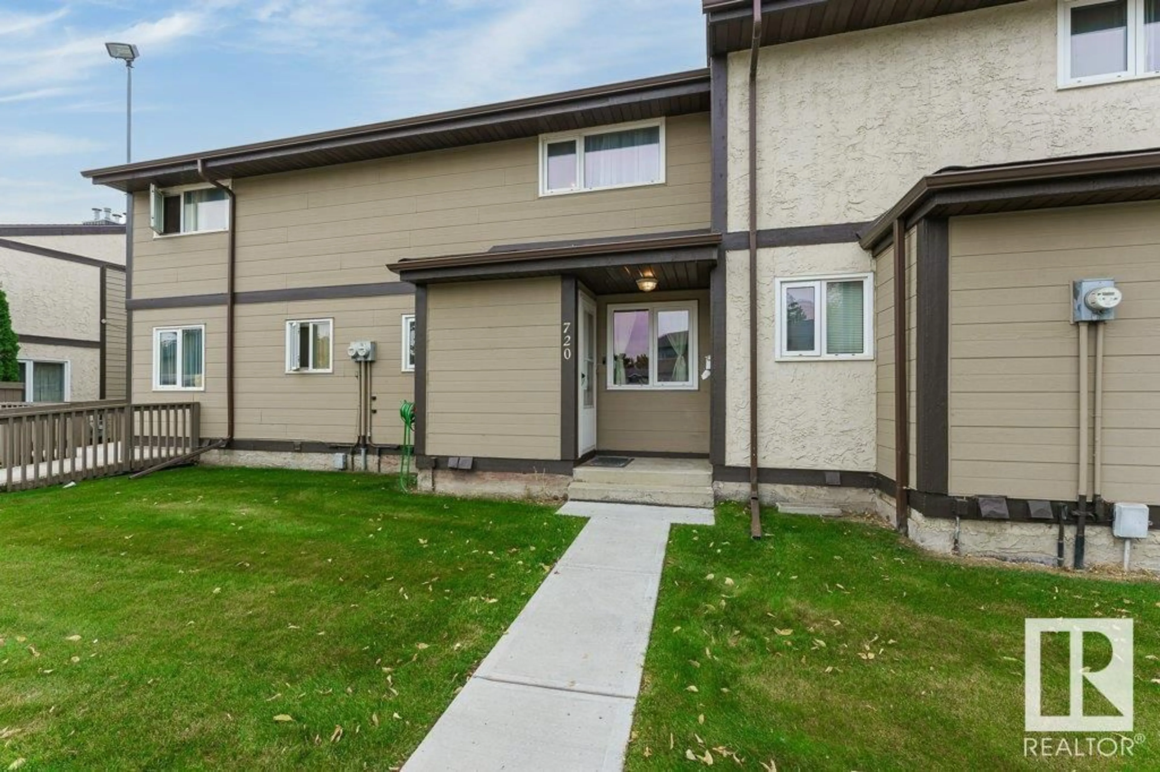 A pic from exterior of the house or condo, cottage for 720 CLAREVIEW RD NW, Edmonton Alberta T5A4H2