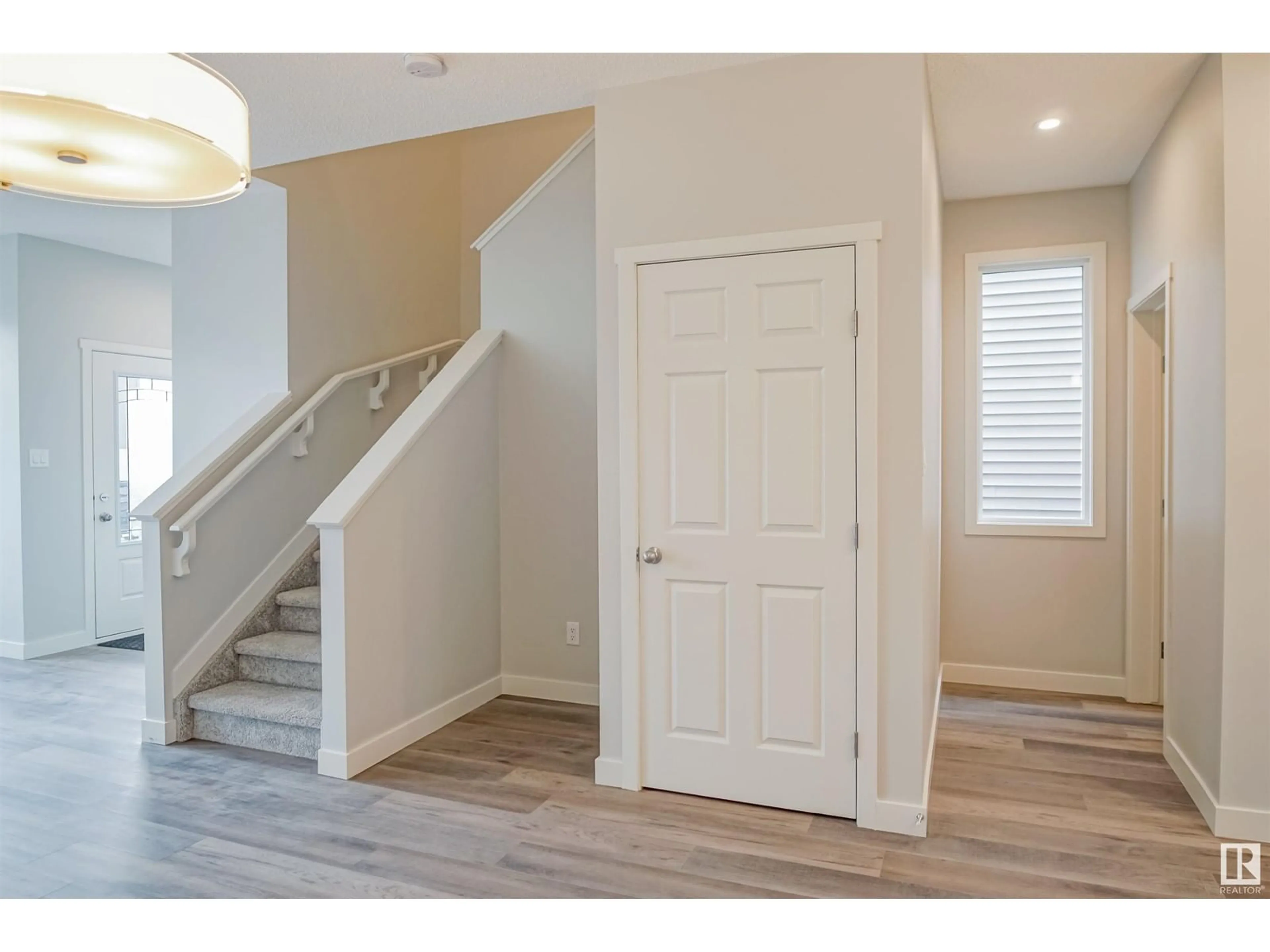 Indoor entryway, wood floors for 53 NOUVEAU DR, St. Albert Alberta T8N7Z7