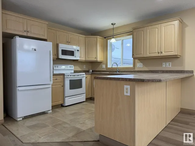 A&B - 6404 47 ST, Cold Lake 2