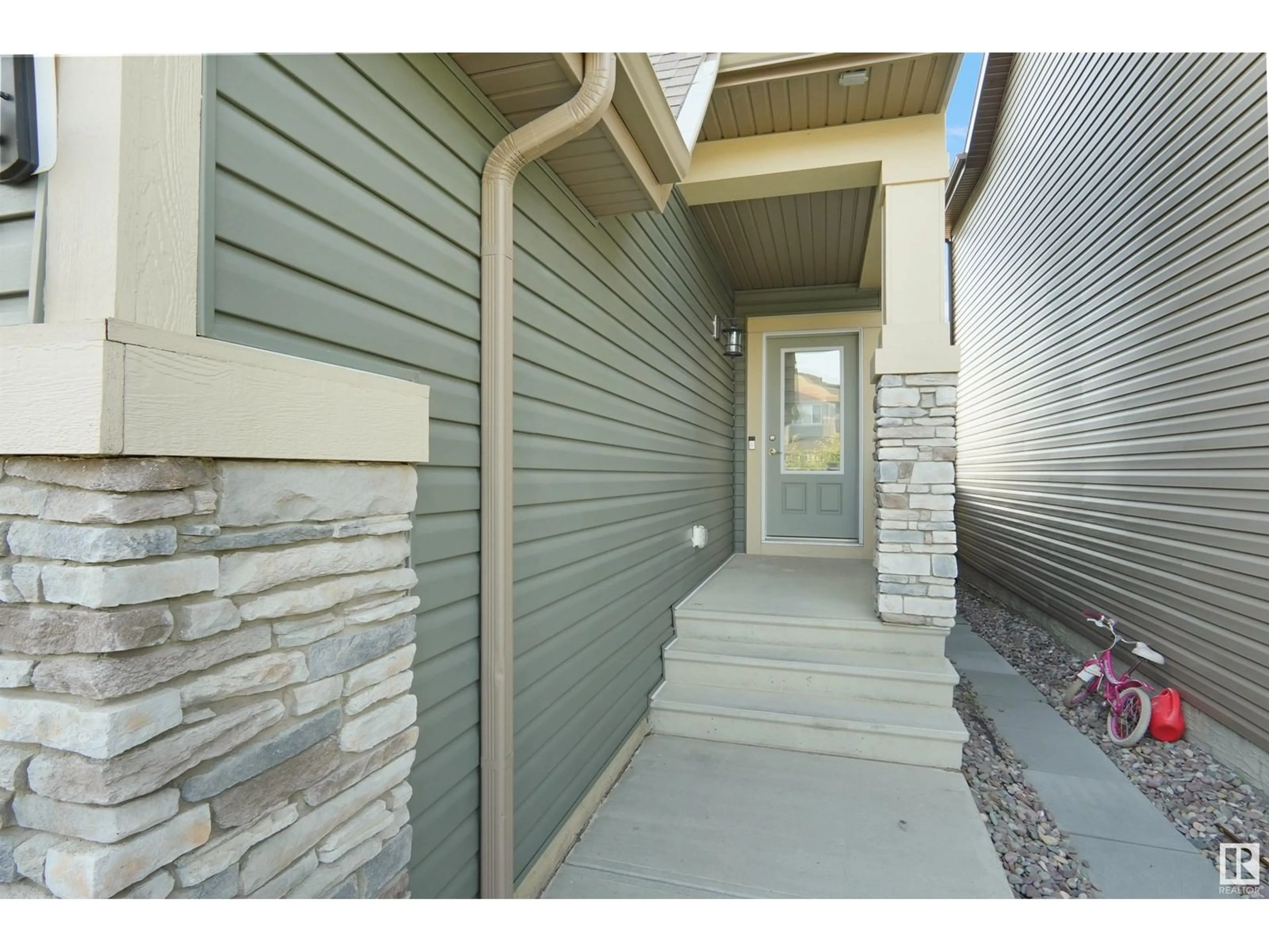 Indoor entryway, cement floor for 5874 ANTHONY CR SW, Edmonton Alberta T6W3H4