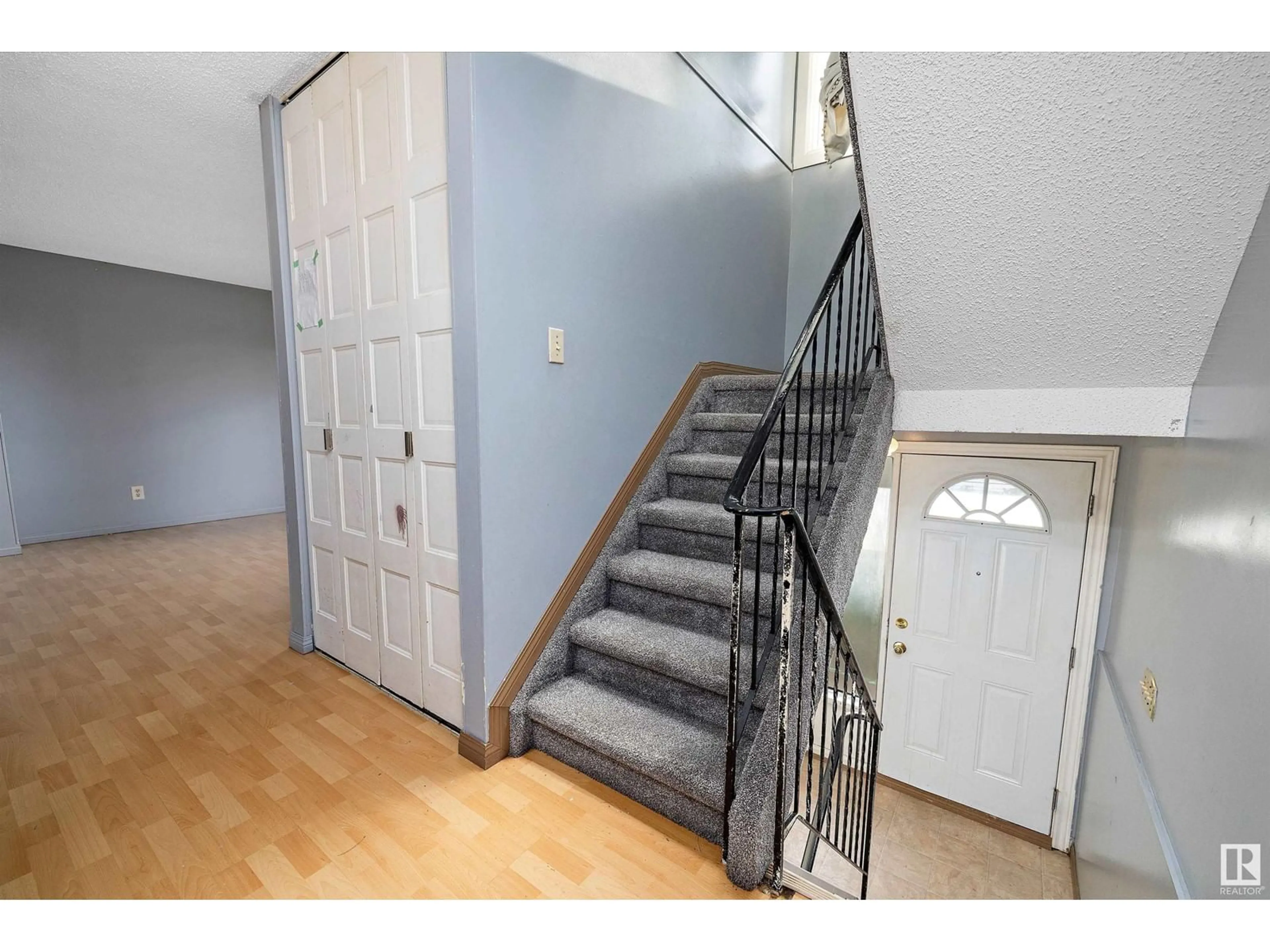 Indoor foyer, wood floors for 47 MCLEOD PL NW, Edmonton Alberta T5A3A8